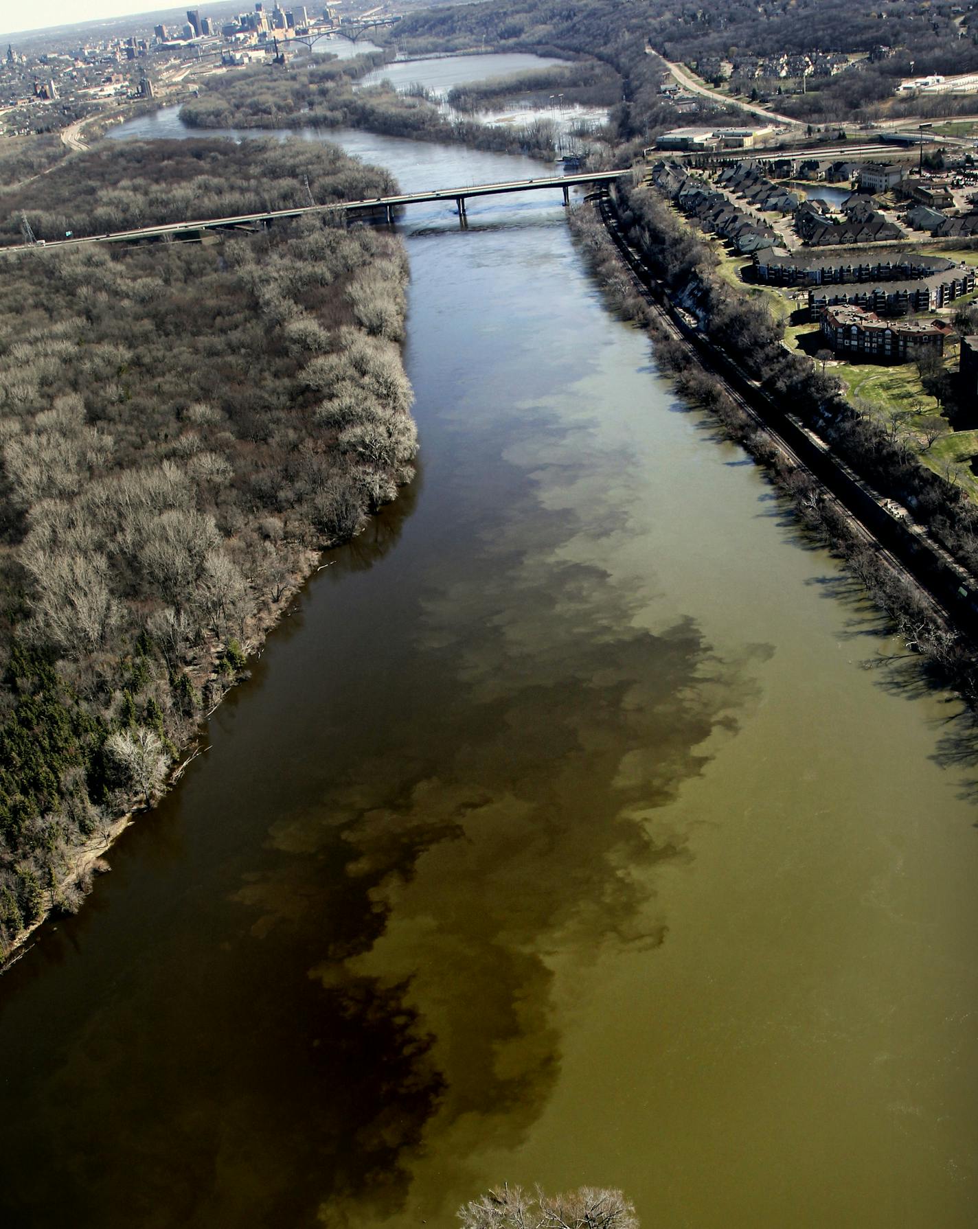 BRIAN PETERSON &#x201a;&#xc4;&#xa2; brianp@startribune.com MINNEAPOLIS, MN 4/13/2011 ] Lake Pepin is filling up with dirt, and unless something changes, within decades the top third of that breathtaking sweep of the Mississippi River will become a fetid marsh. The state is about to release a long-awaited report that will, for the first time, provide a detailed analysis of what Minnesotans must do to slow the disappearance of the lake and return the Mississippi to the clear, fish-filled river it