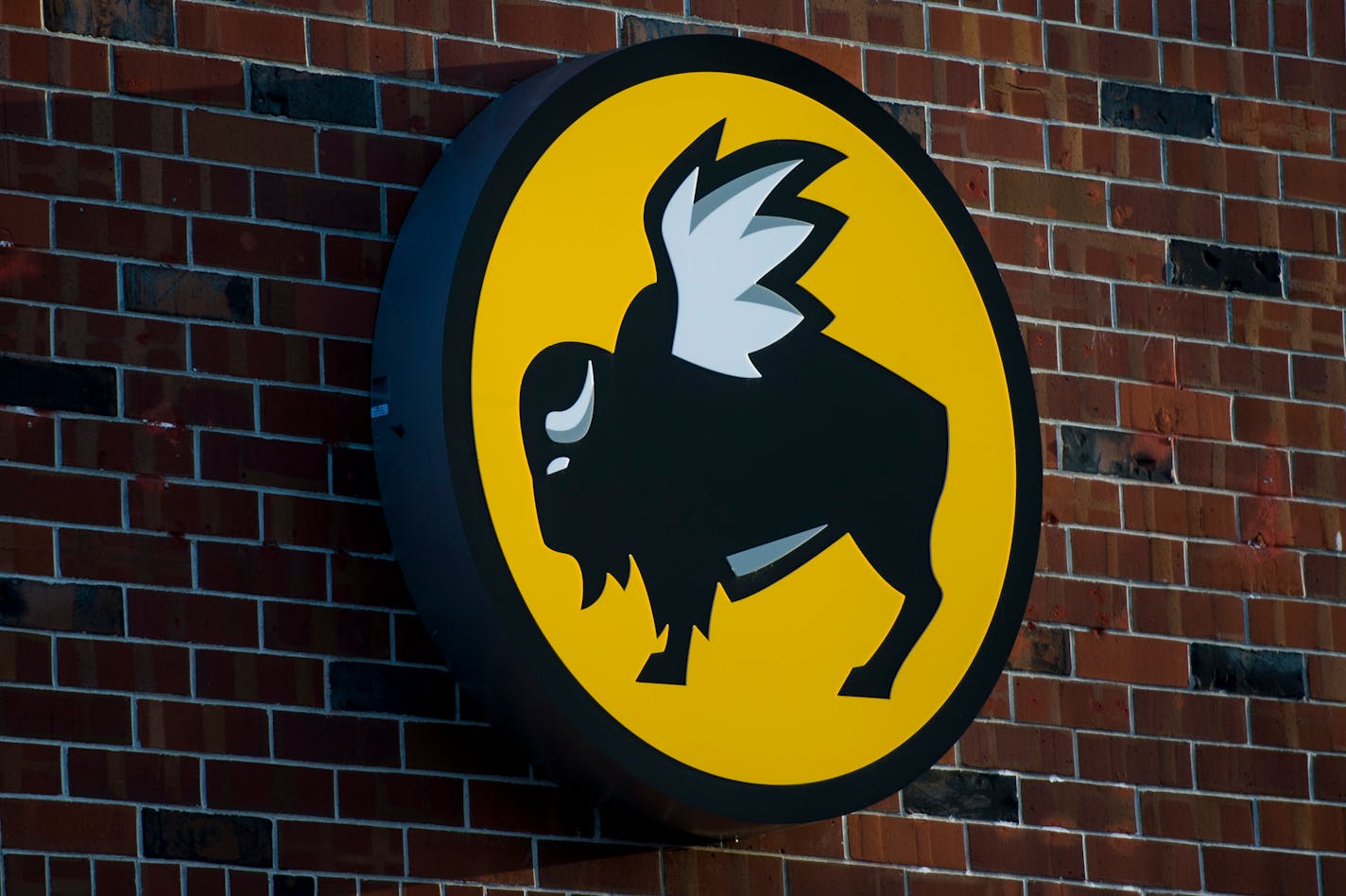 Buffalo Wild Wings Inc. signage is displayed outside of a restaurant in San Ramon, California, U.S., on Thursday, Jan. 23, 2014. Buffalo Wild Wings Inc. is expected to release earnings data on Feb. 4. Photographer: David Paul Morris/Bloomberg