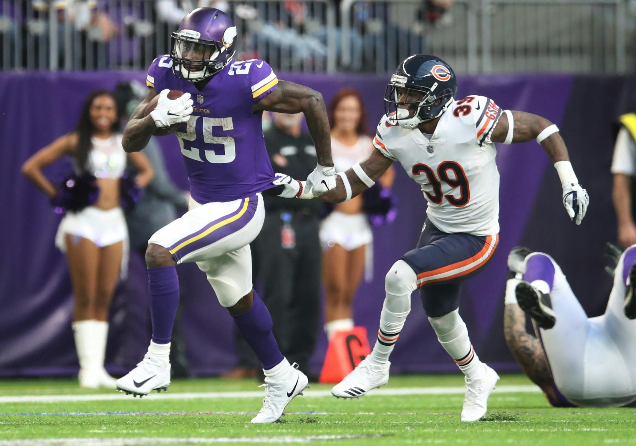 Vikings running back Latavius Murray picked up a first down late in the fourth quarter against Chicago.