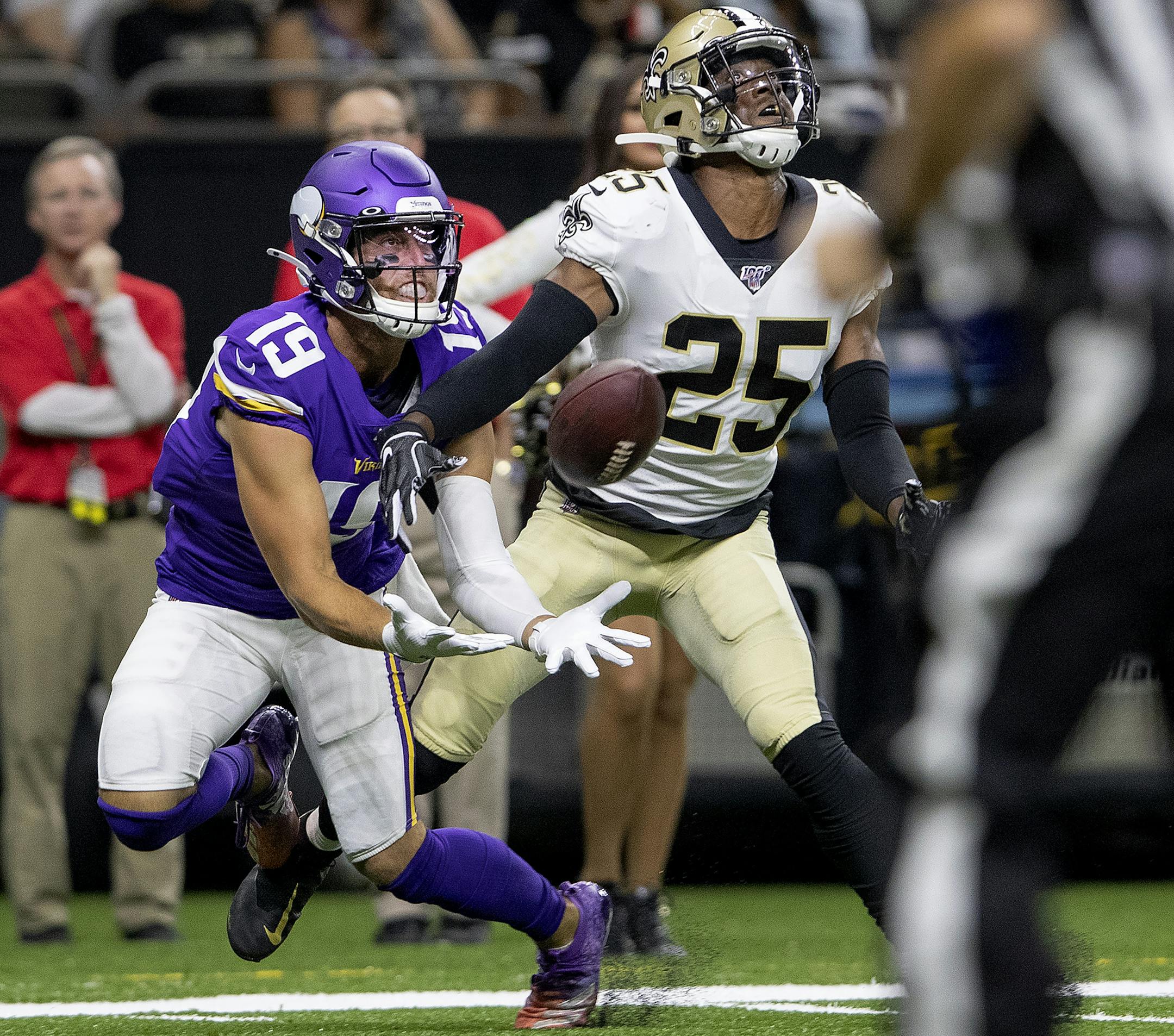 Minnesota Vikings Adam Thielen (19) caught a 35-yard pass while being defended by Eli Apple (33) in the first quarter. ] CARLOS GONZALEZ • cgonzalez@startribune.com – New Orleans, LA – August 9, 2019, Mercedes-Benz Superdome, NFL Preseason, Minnesota Vikings vs. New Orleans Saints