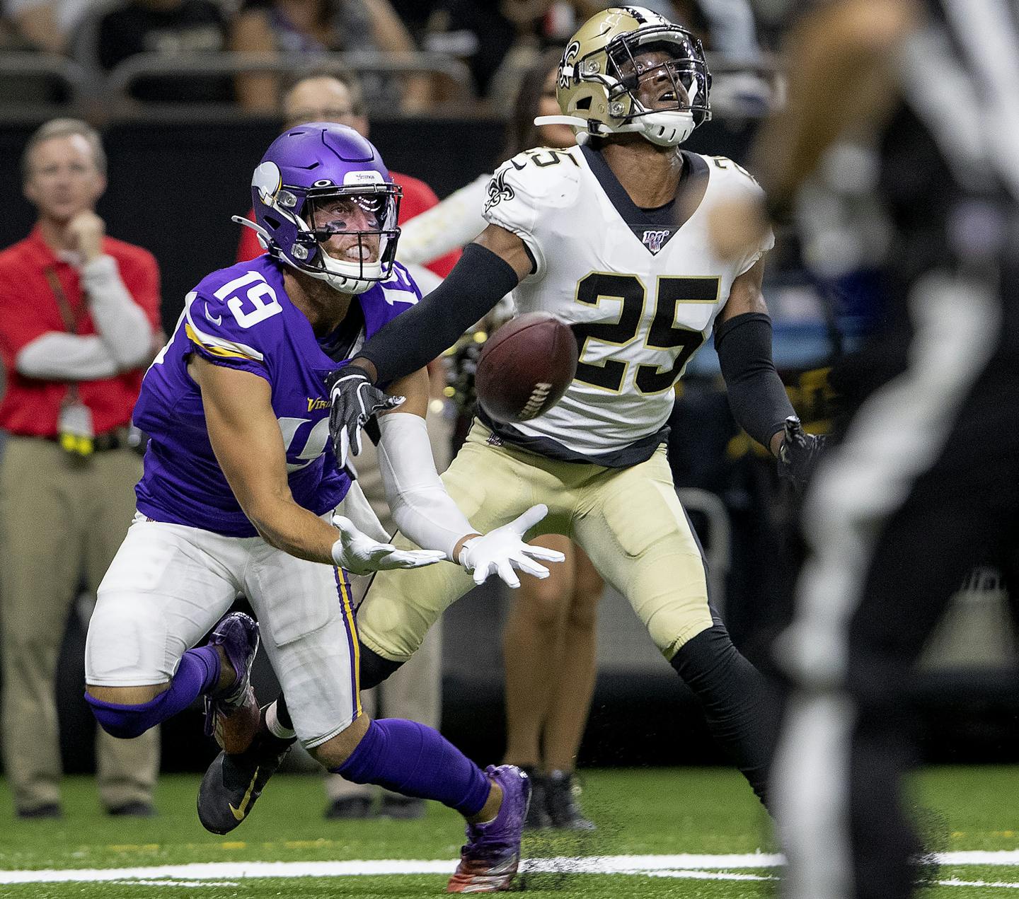 Minnesota Vikings Adam Thielen (19) caught a 35-yard pass while being defended by Eli Apple (33) in the first quarter. ] CARLOS GONZALEZ &#x2022; cgonzalez@startribune.com &#x2013; New Orleans, LA &#x2013; August 9, 2019, Mercedes-Benz Superdome, NFL Preseason, Minnesota Vikings vs. New Orleans Saints