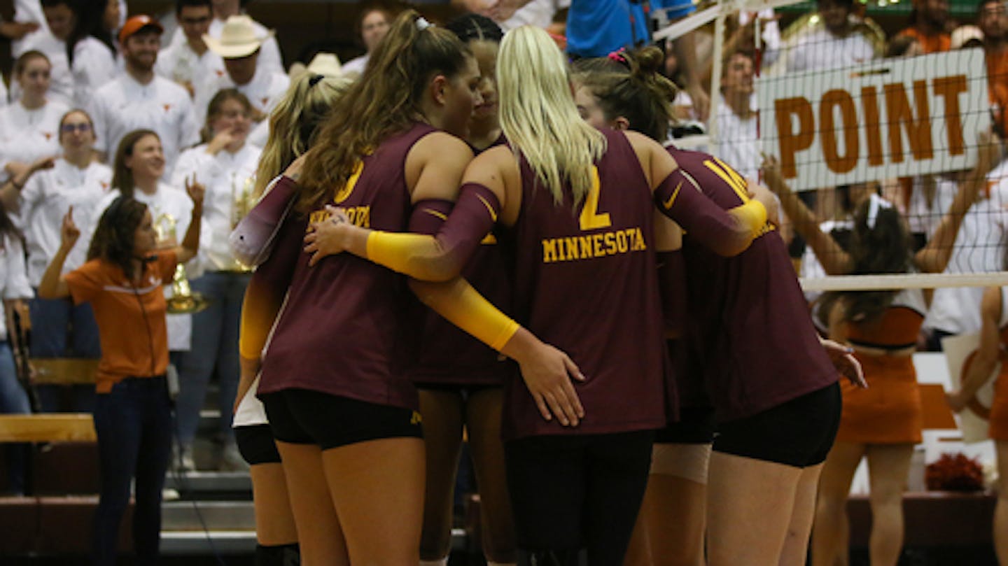 Gophers volleyball players huddled during Wednesday night's match at Texas on Aug. 31, 2022, in Austin, Texas. (University of Minnesota athletics)