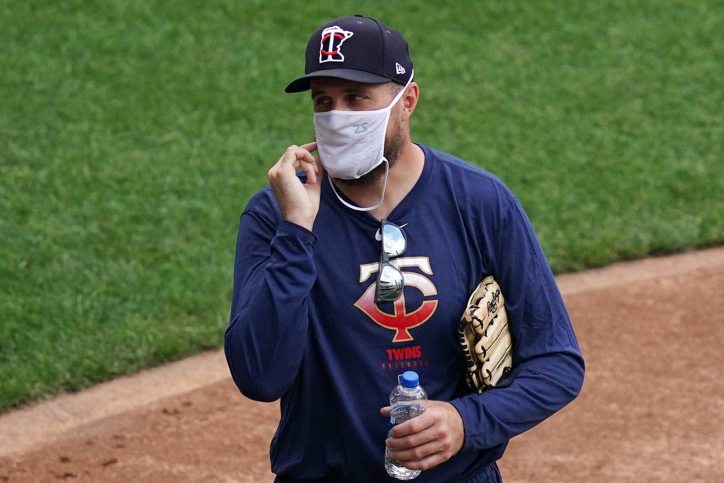 Minnesota Twins manger Rocco Baldelli (5) wore a mask during practice Friday. ] ANTHONY SOUFFLE • anthony.souffle@startribune.com The Twins practiced at Target Field for first time since spring training ended Friday, July 3, 2020 in Minneapolis.