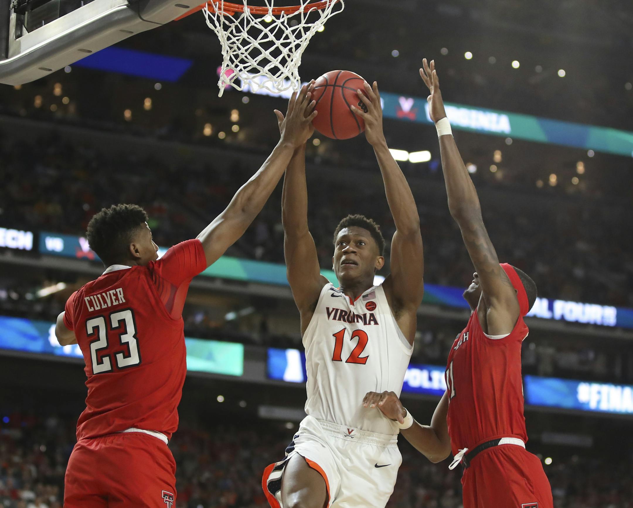 Virginia's De'Andre Hunter made plenty of big plays in both games, including dunking between Texas Tech's Jarrett Culver (23) and Tariq Owens.