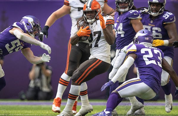 The Vikings struggled to stop Kareem Hunt (27) and the Browns running game last Sunday.