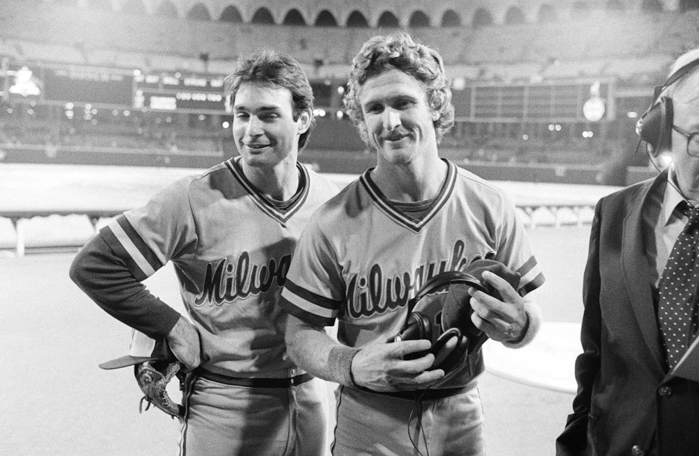 Milwaukee Brewers teammates Paul Molitor, left, and Robin Yount get together after World Series game in St. Louis Tuesday, Oct. 12, 1982. The duo led the silvers to a 10-0 win the Molitor contributing a World Series record five hits and Yount chipping in four hits.