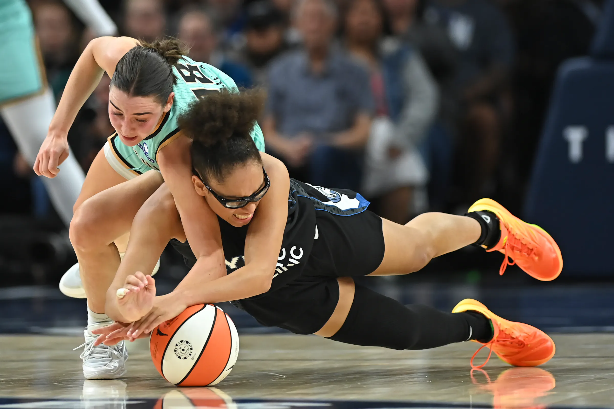 Live: Lynx battle Liberty in fourth quarter as they seek No ...