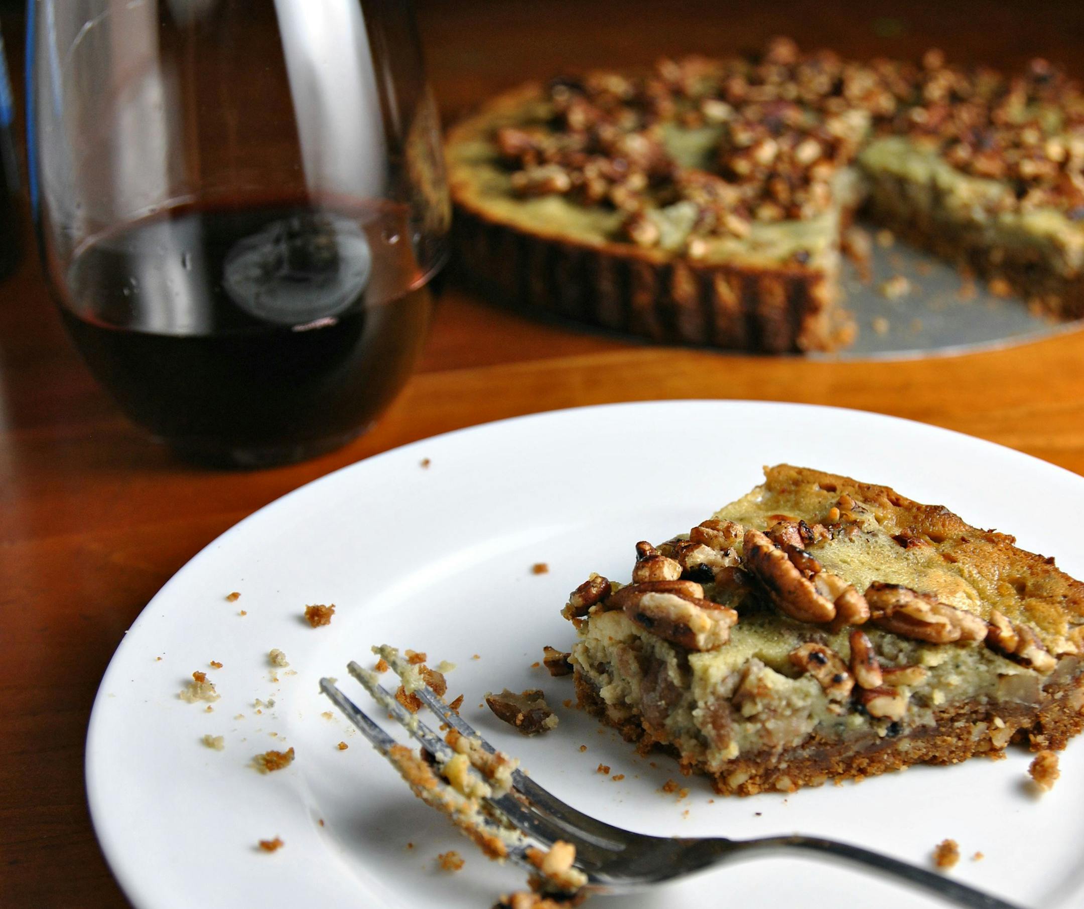 Pecan Maple Blue Cheese Bourbon Tart. (Gretchen McKay/Pittsburgh Post-Gazette/TNS) ORG XMIT: 1178149