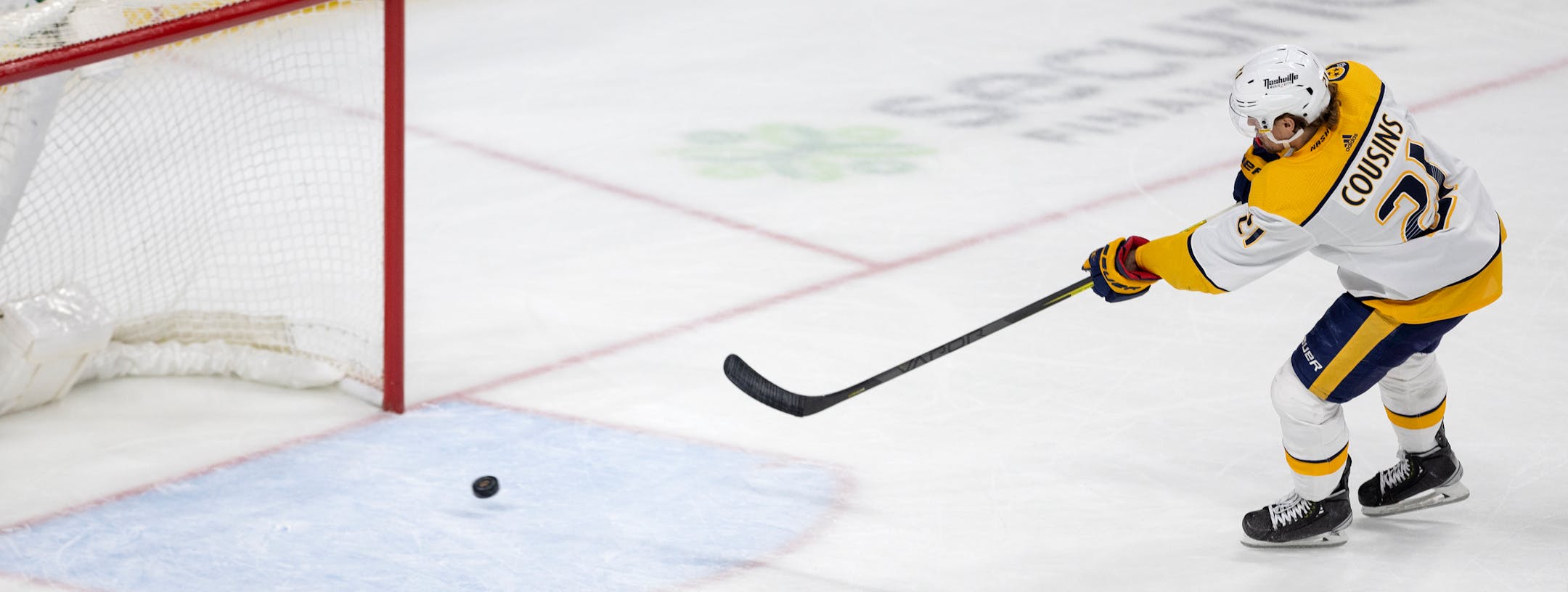 Nick Cousins (21) of Nashville Predators makes an empty net goal in the third period.