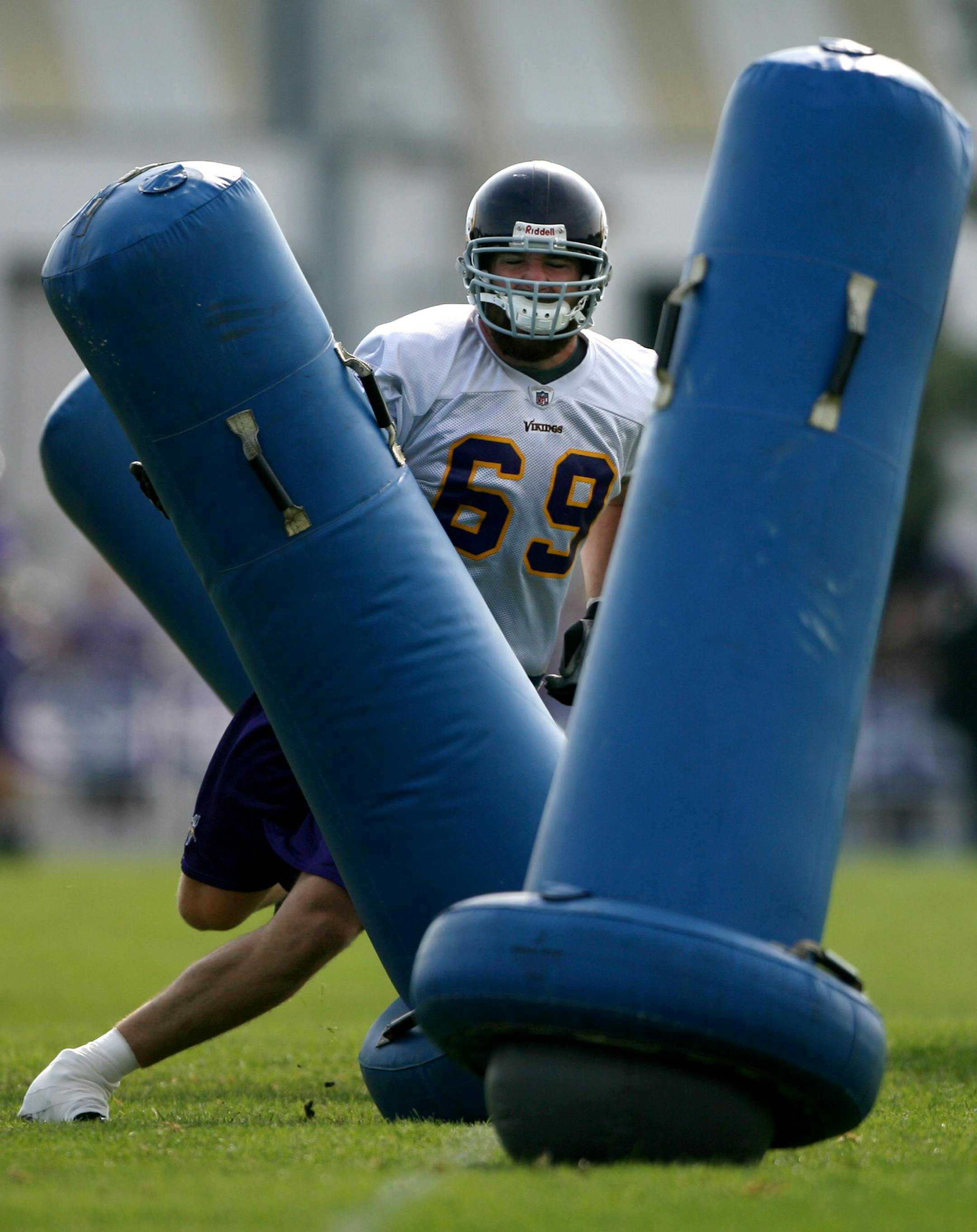 Action of Vikings lineman Jared Allen.