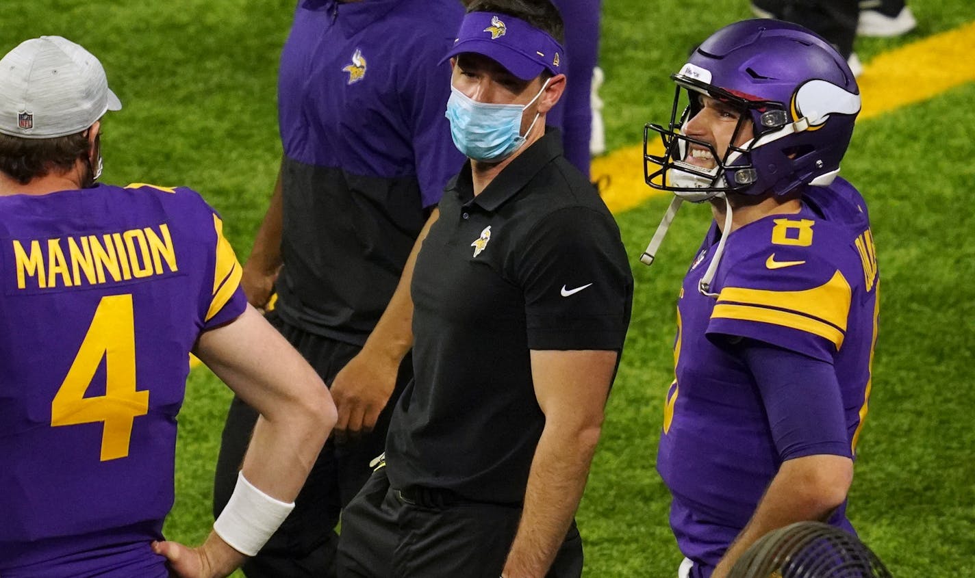 Vikings quarterbacks Kirk Cousins (8) and Sean Mannion (4) stood on the sidelione during the game against Dallas last month.