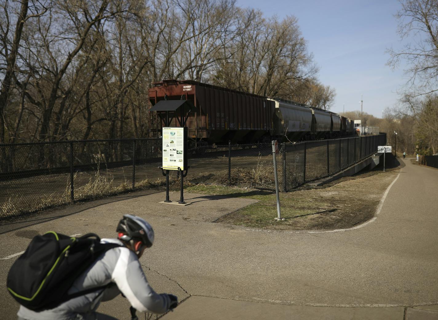 A cyclist on the Greenway bike path alongside a train on the approach to the Short Line bridge Wednesday afternoon. ] JEFF WHEELER &#xef; jeff.wheeler@startribune.com There are discussions taking place about exploring whether the CM & StP Railroad's Short Line bridge over the Mississippi River at the Midtown Greenway could be overhauled for bike and pedestrian use. The Greenway / railroad corridor was photographed Wednesday afternoon, April 25, 2018 in Minneapolis.