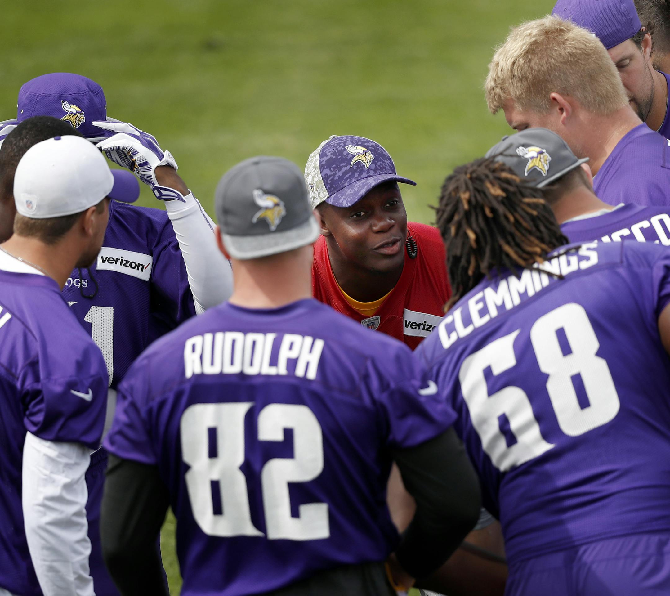 The offense huddled around quarterback Teddy Bridgewater during the morning practice. ] CARLOS GONZALEZ cgonzalez@startribune.com - August 1, 2016, Mankato, MN, Minnesota State University, Mankato, Minnesota Vikings Training Camp