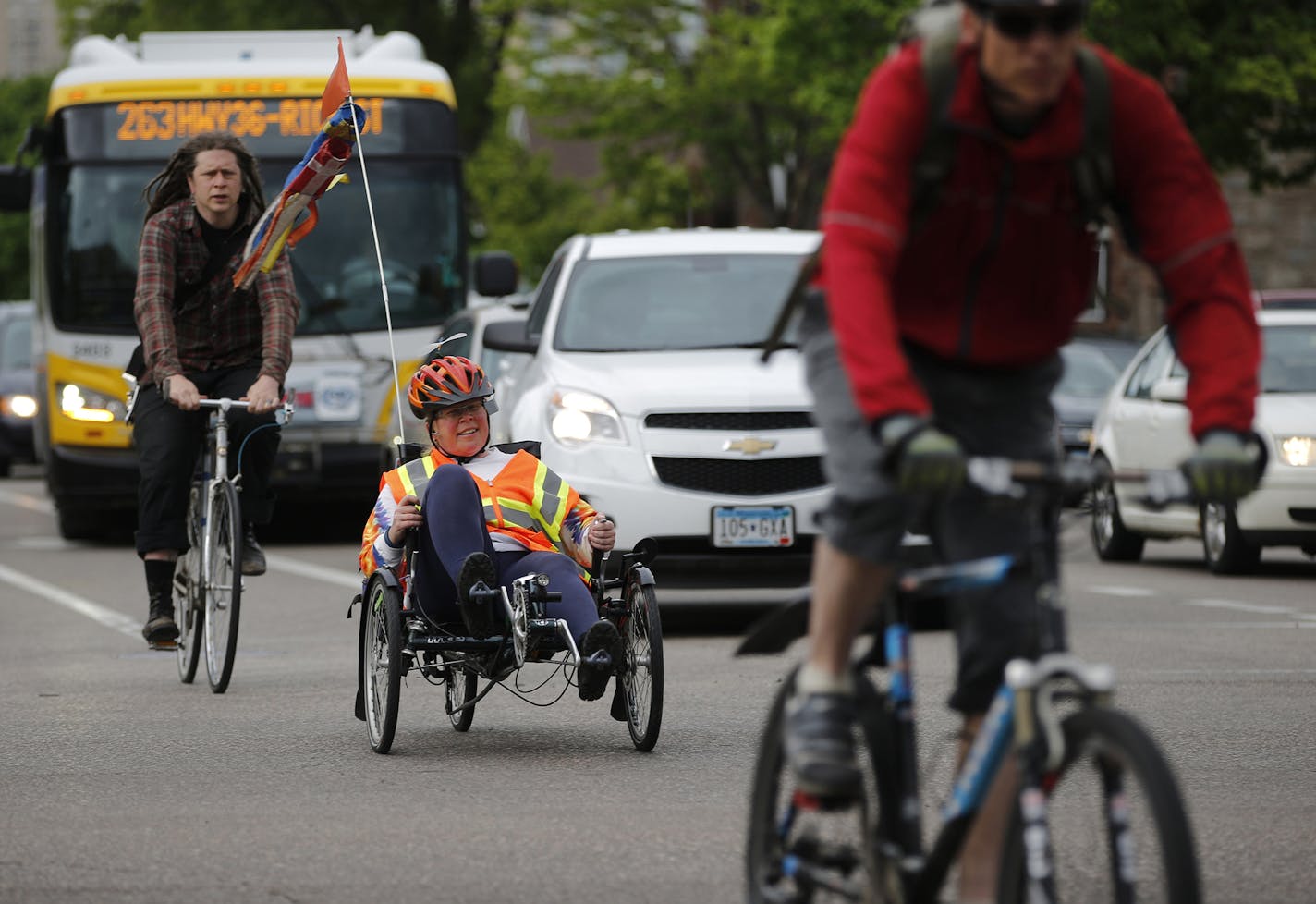 Even with a bike lane, it can be nerve racking for bikers negotiate the evening rush hour traffic on Portland Ave. near the corner of Franklin.] Richard Tsong-Taatarii/rtsong-taatarii@startribune.com ORG XMIT: MIN1605151037390764 ORG XMIT: MIN1705041731350109