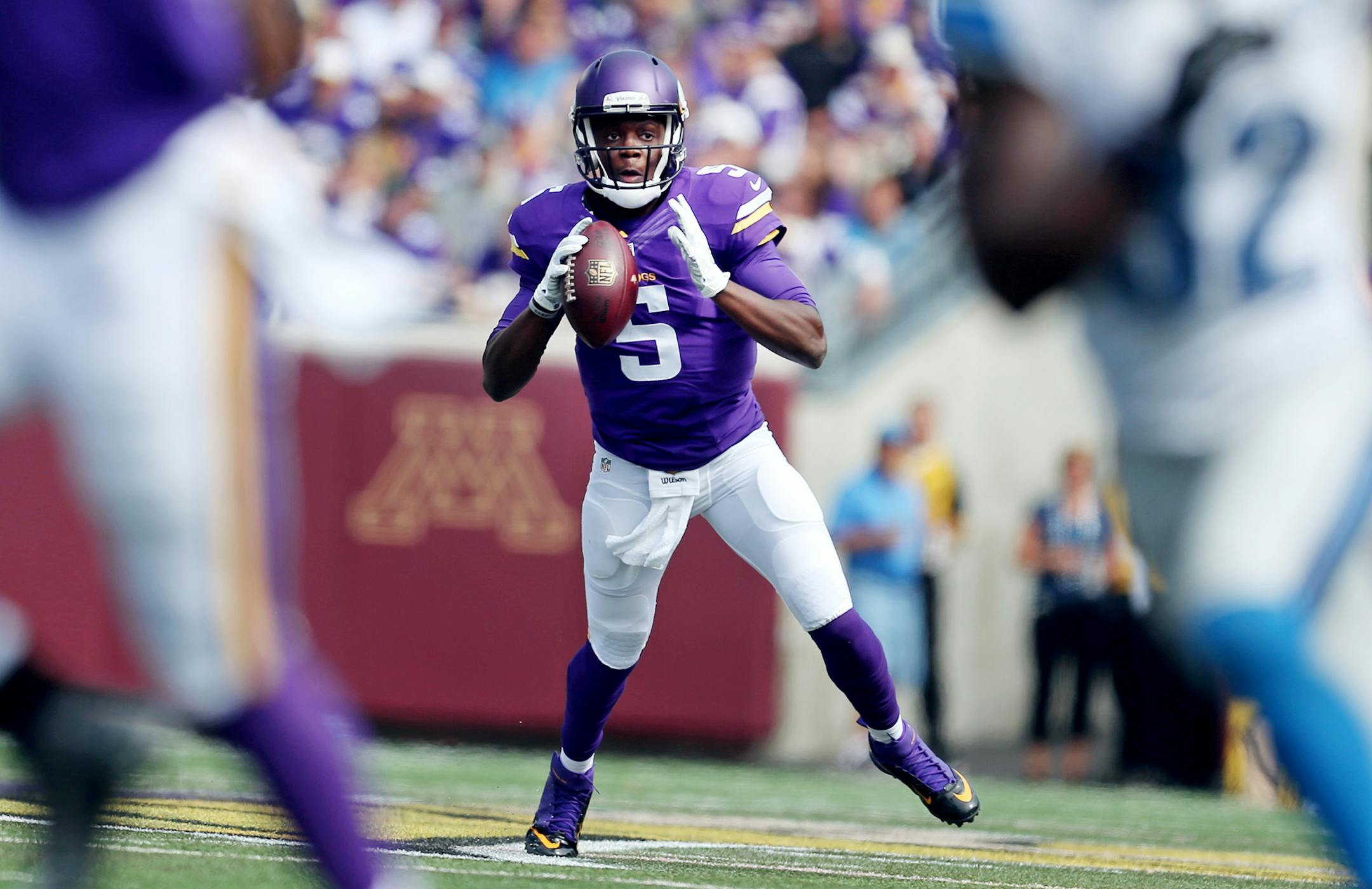 Minnesota Vikings quarterback Teddy Bridgewater (5) looked to pass down field in the third quarter at TCF Bank Stadium Sunday September 20, 2015 in Minneapolis , MN. ] The Minnesota Vikings hosted the Detroit Lions. Jerry Holt/ Jerry.Holt@Startribune.com