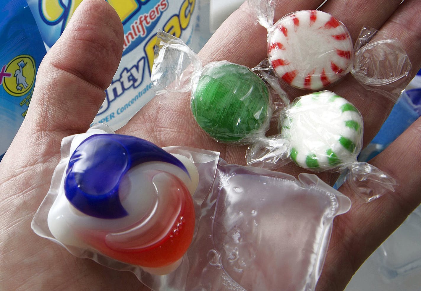 Consumer safety groups have warned that laundry detergent packets could be easily eaten by children who might mistake them for candy. A child died in Kissimmee, Florida, after eating a packet of All detergent. (Tom Burton/Orlando Sentinel/MCT) ORG XMIT: 1142795 ORG XMIT: MIN1405231402000588