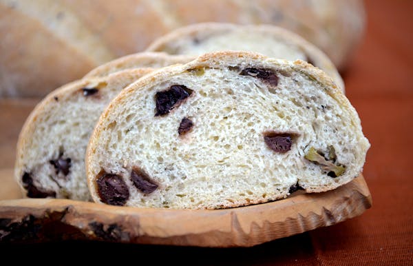 Olive Oil Bread. ] (SPECIAL TO THE STAR TRIBUNE/BRE McGEE) **Olive Oil Bread (Baking Central)