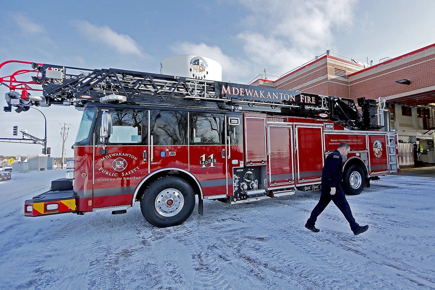 The Mdewakanton Public Safety Fire Department purchased a new fire truck that is said to be first in nation after custom design to combine three seperate fire-fighting vehicles into one. Firefighters are currently training on the new truck, Monday, March 13, 2017 in Prior Lake, MN. ] ELIZABETH FLORES &#xef; liz.flores@startribune.com