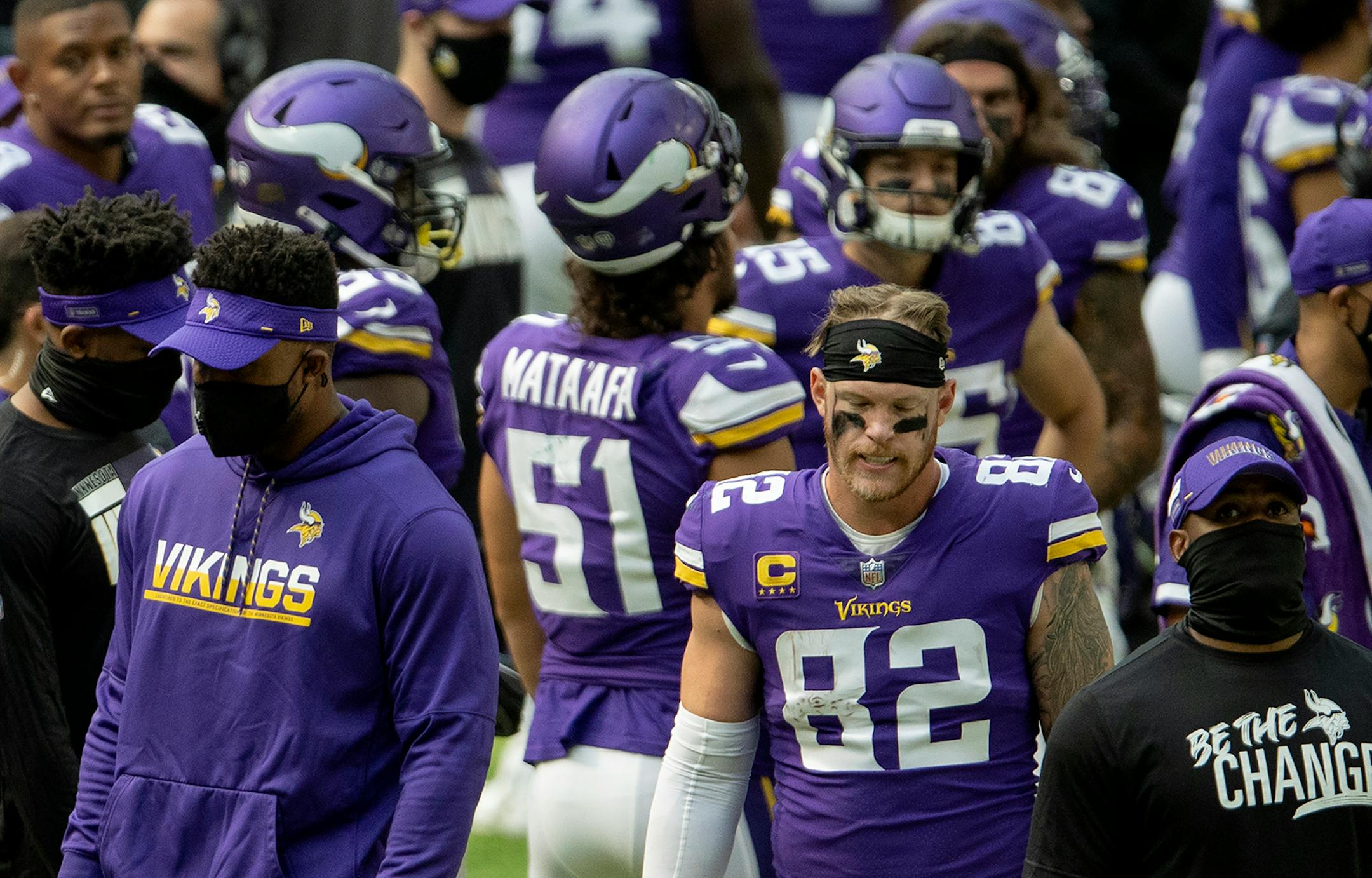 Players on the Minnesota Vikings sideline in the final minute of the game.