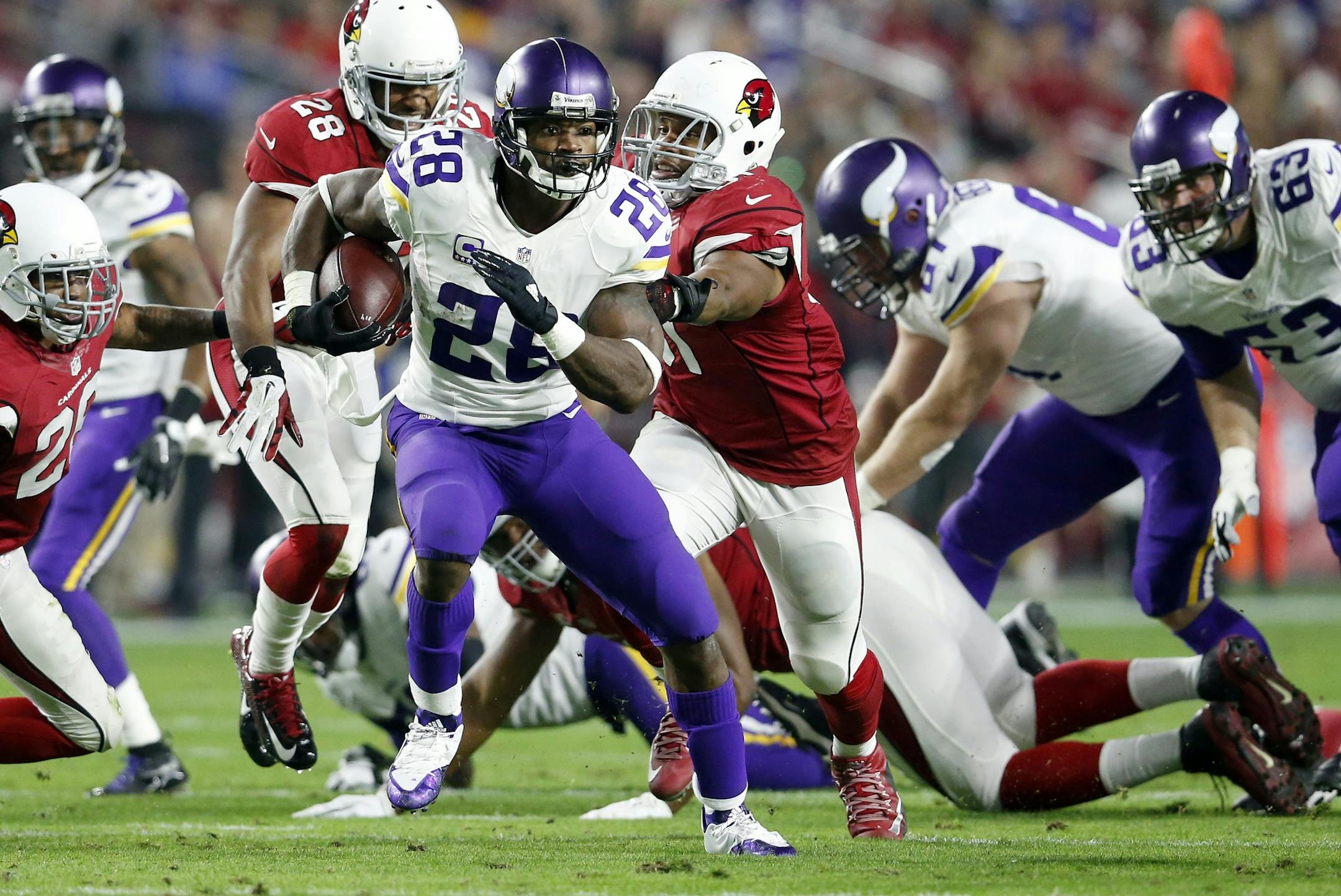 Minnesota Vikings running back Adrian Peterson (28).