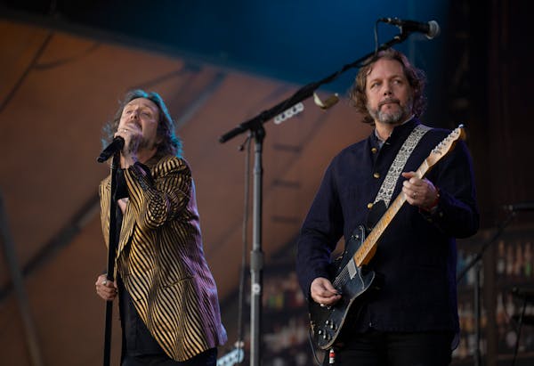 Review: Long-feuding Black Crowes find a remedy in tight Mystic Lake outdoor concert