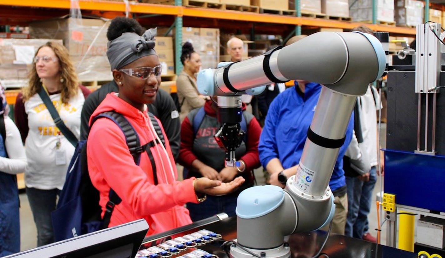 Kayla Pollard, a student at Minneapolis Roosevelt High School learned about robotics during a 2017 tour of Graco's Minneapolis facilities.
Photo: Graco