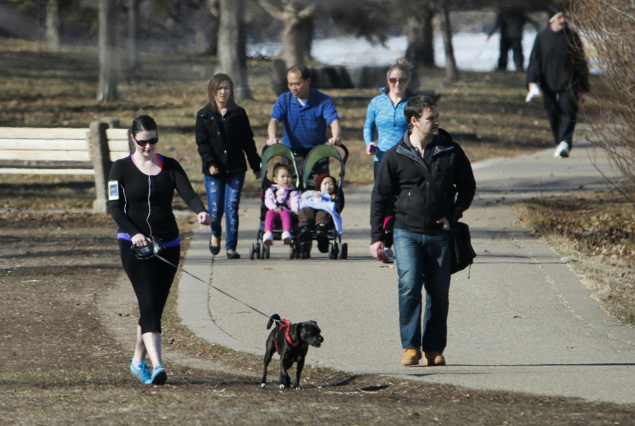 The Metropolitan Council is moving to impose a 'racial equity' filter whenever it makes important decisions, and the destination of tens of millions of dollars in parks funding is emerging as an early point of conflict. Here, a mix of residents take advantage of a beautiful day around Lake Calhoun.] BRIAN PETERSON ‚Ä¢ brian.peterson@startribune.com Minneapolis, MN 4/04/2014