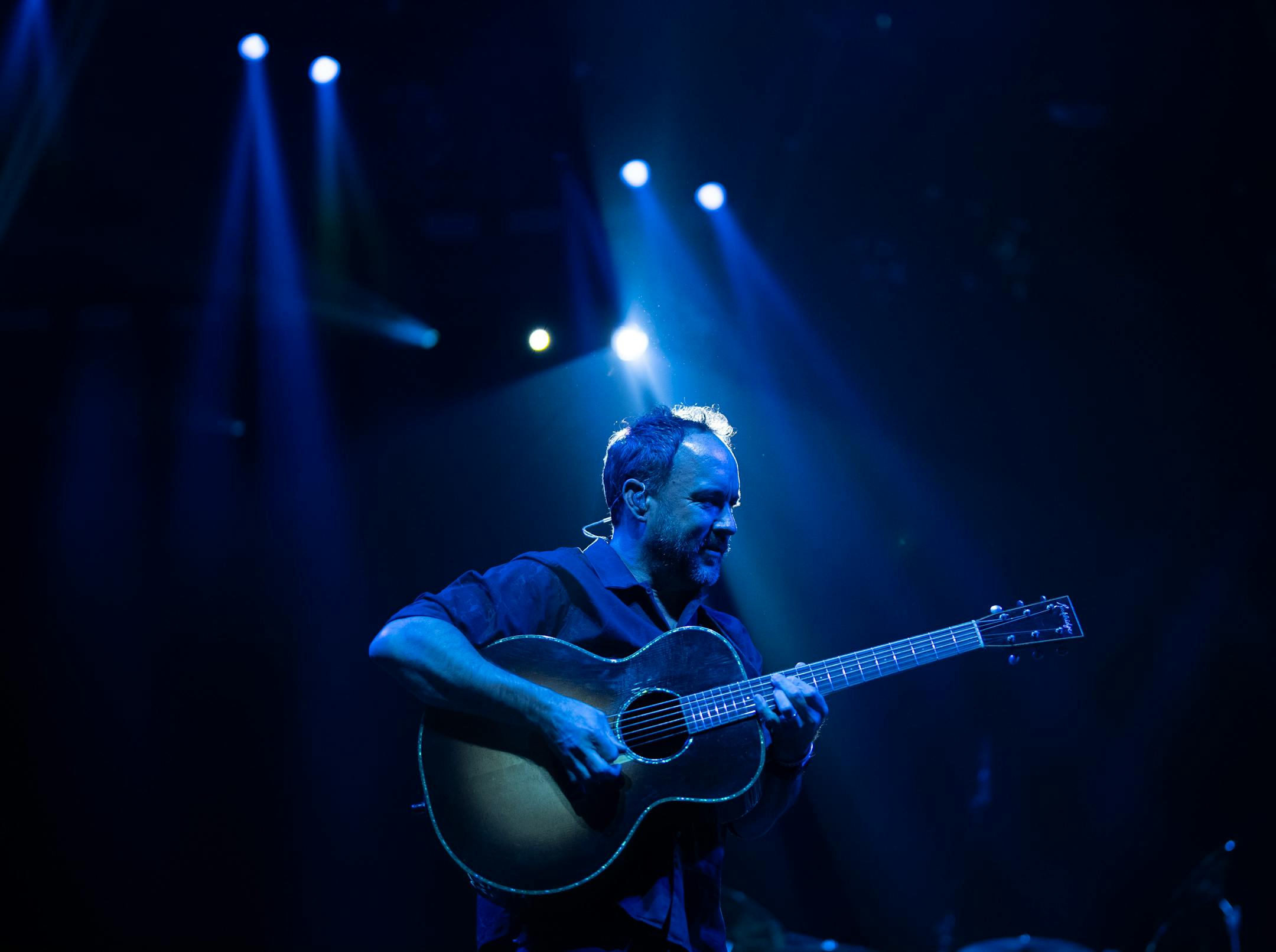Dave Matthews performing with his band.