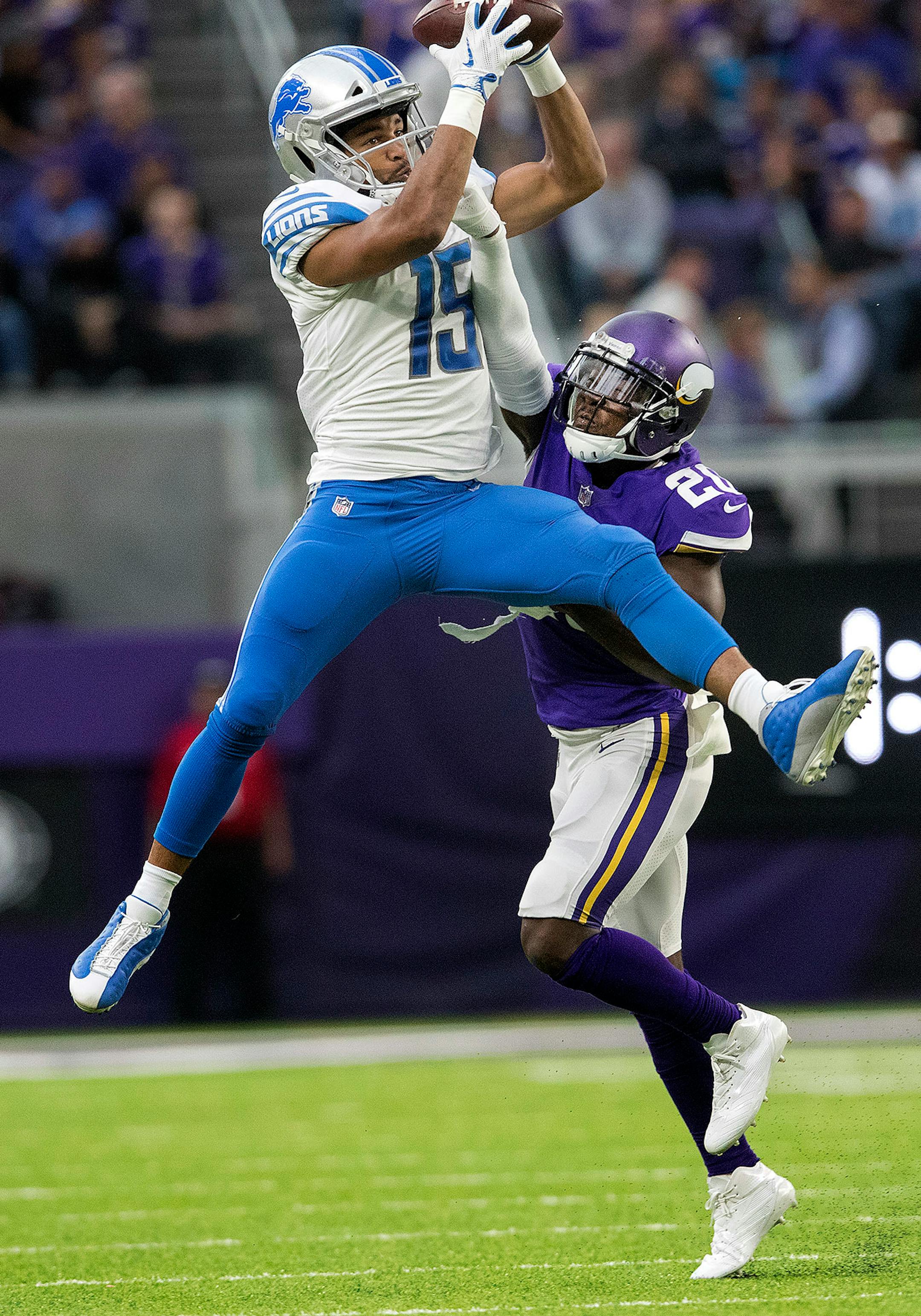 Golden Tate (15) caught a pass while being defended by Mackensie Alexander (20) in the second quarter.