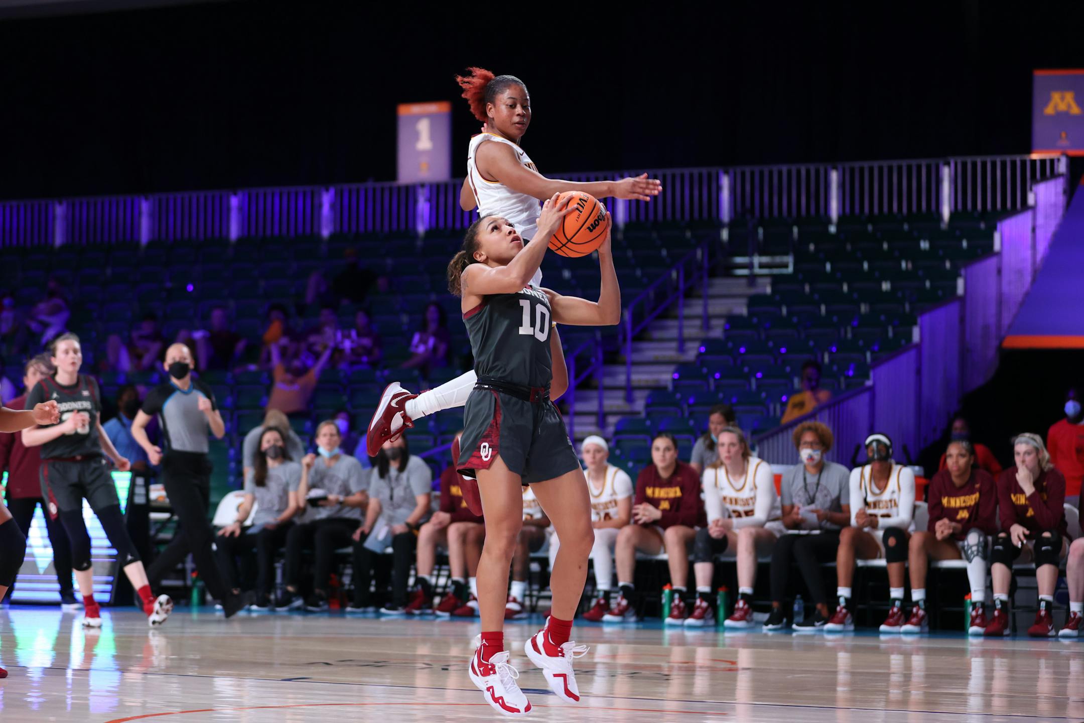 Oklahoma Sooners guard Kelbie Washington (10) at the Bad Boy Mower's Women's Battle 4 Atlantis Monday, November 22, 2021 at Atlantis, Paradise Island in the Bahamas. (Photo by Tim Aylen)
