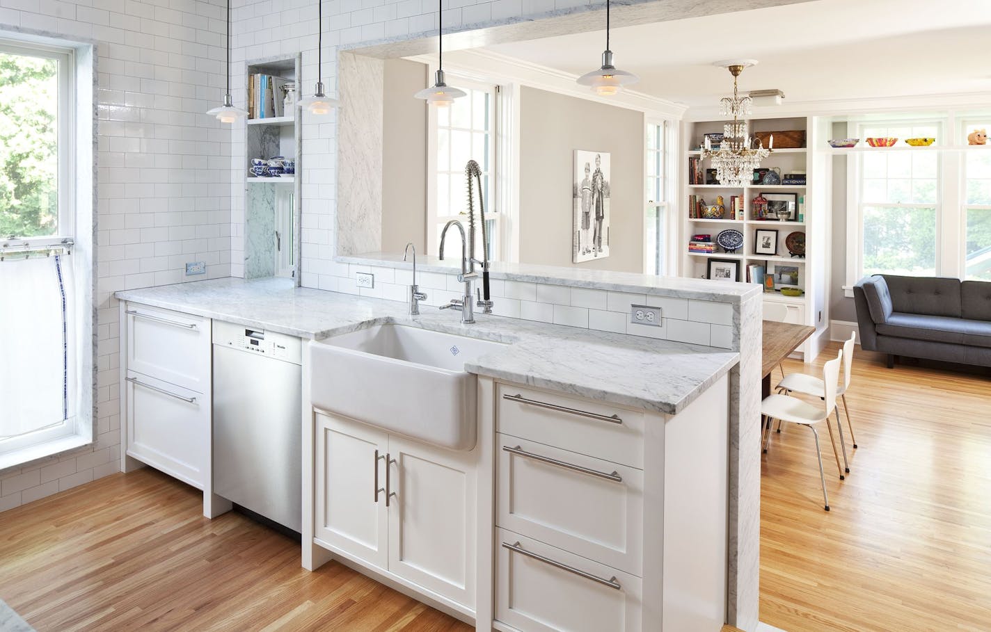 MAY AIA home of the month- Mpls. kitchen and fam room remodel by David Wagner, SALA Architects. photo Troy Thies