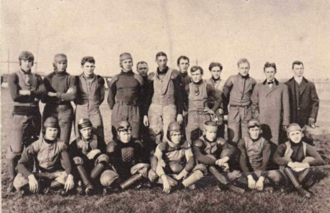 Bobby Marshall, back row in the middle, with his Minneapolis Deans pro football team in a photo taken between 1907 and 1909.
