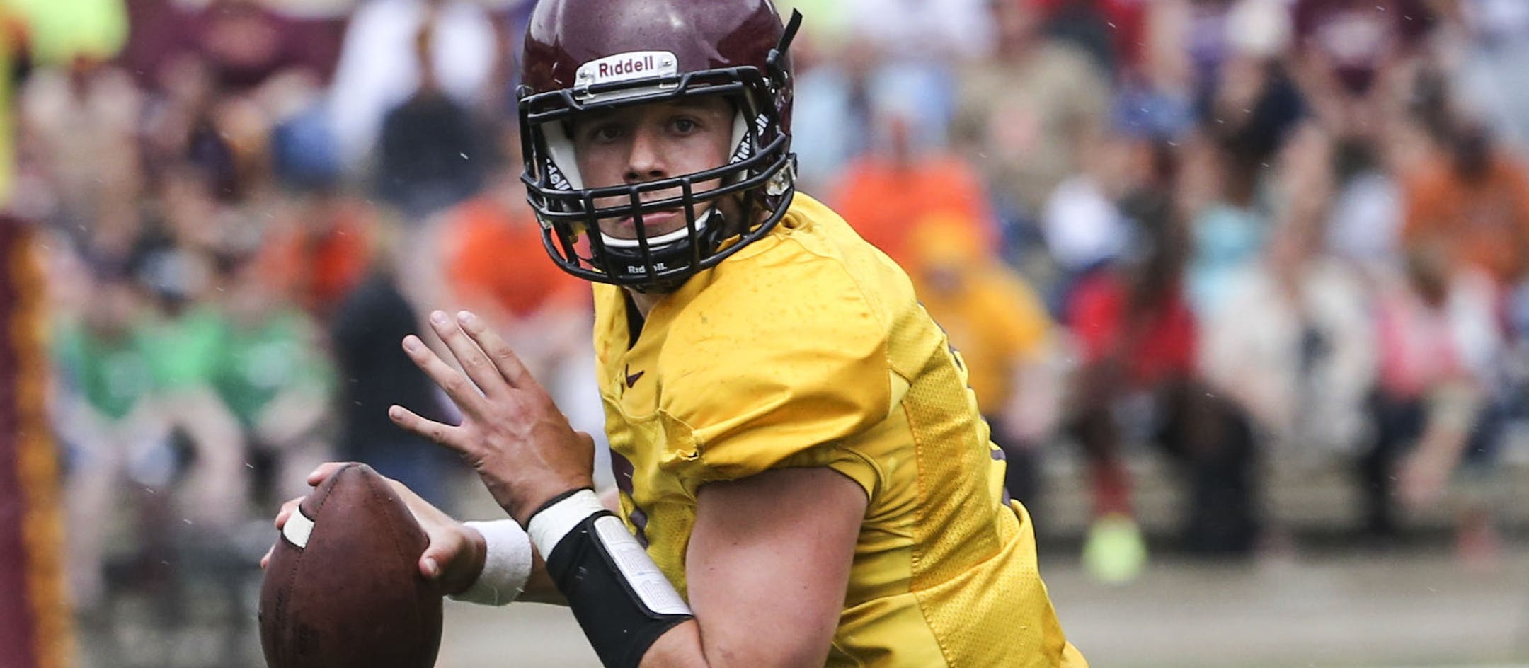 University of Minnesota quarterback Mitch Leidner (7) scrambles out of the pocket before firing an incomplete pass into the endzone during scrimmage Saturday, Aug. 9, 2014, at TCF Bank Stadium in Minneapolis.] (DAVID JOLES/STARTRIBUNE) djoles@startribune The Gophers football team scrimmaged Saturday, Aug. 9, 2014, at TCF Bank Stadium in Minneapolis, MN.