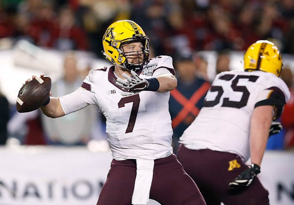 Former Gophers quarterback Mitch Leidner will be a &#x201c;throwing quarterback&#x201d; at the NFL combine, working with players.