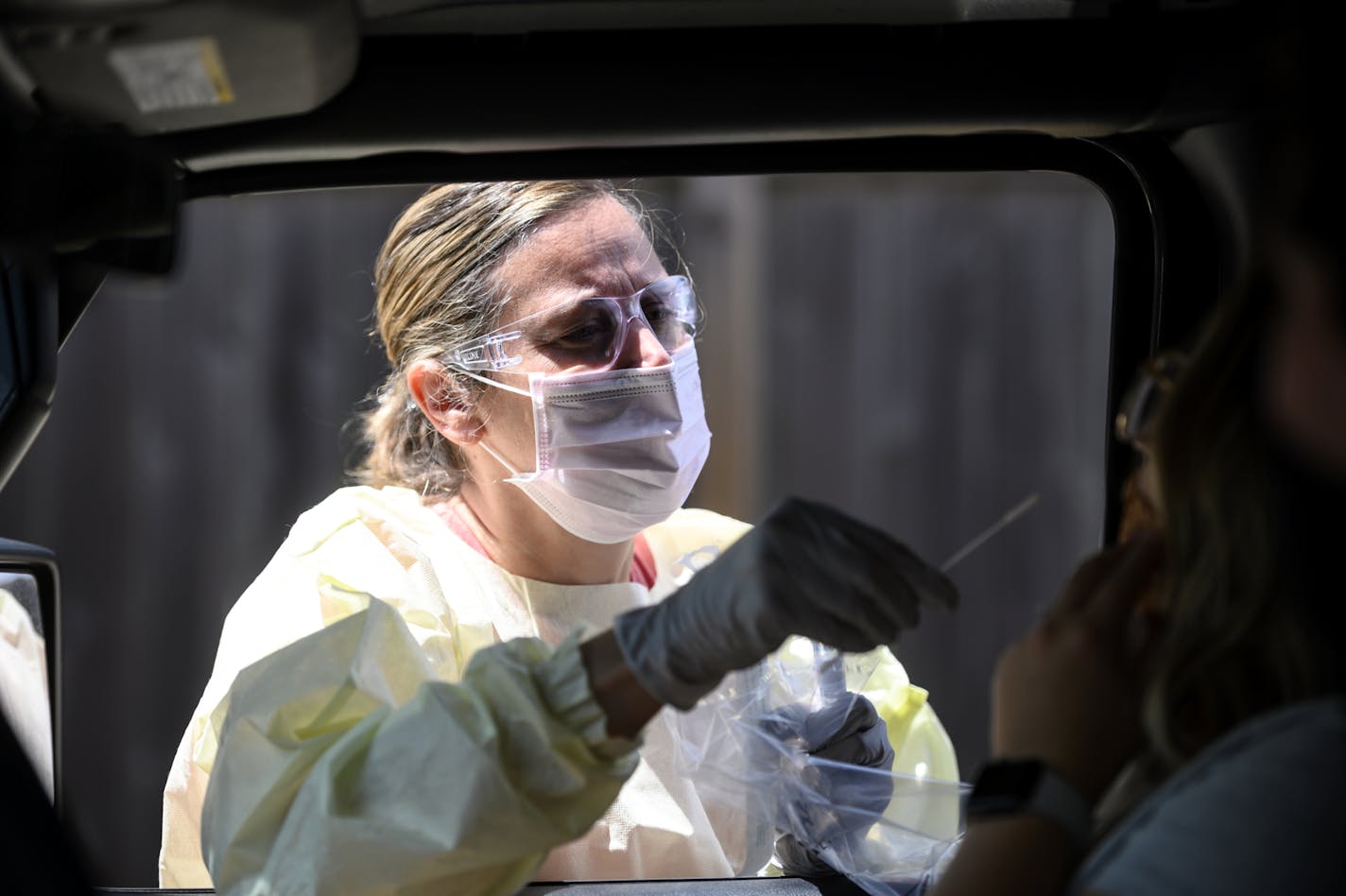 North Memorial RN Andrea Driskill administered COVID-19 tests to drive-up patients Wednesday afternoon behind the North Memorial Speciality Center in Robbinsdale. ] aaron.lavinsky@startribune.com Healthcare workers tested drive-up and walk-up patients for COVID-19 behind the North Memorial Health Specialty Center on Wednesday, July 29, 2020 in Robbinsdale, Minn.