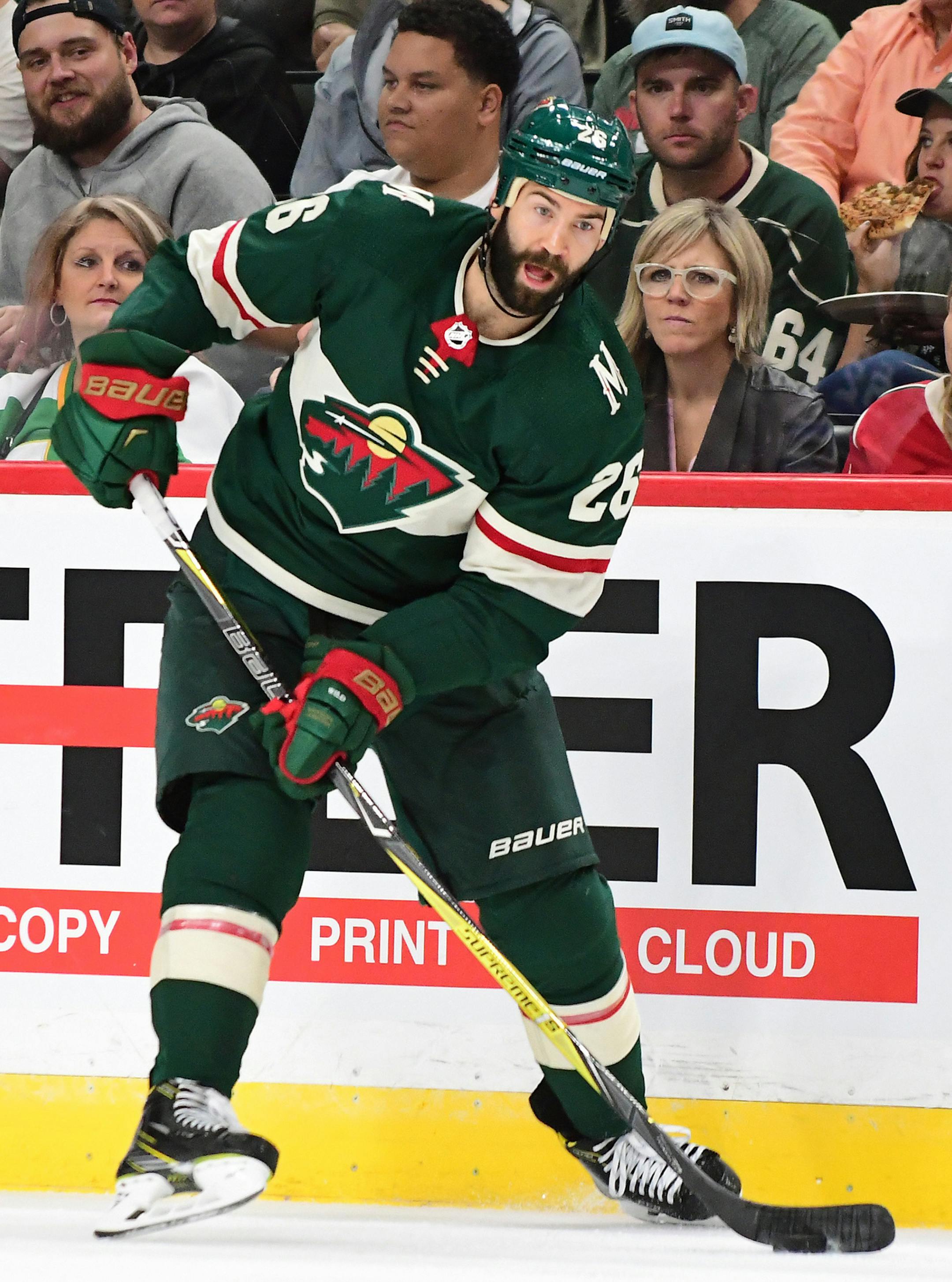 MINNEAPOLIS, MN - SEPTEMBER 21: innesota Wild-left wing Daniel Winnik (26) makes a pass during a preseason NHL game between the Minnesota Wild and Winnipeg Jets on September 21, 2017 at Xcel Energy Center in St. Paul, MN. The Wild defeated the jets 1-0.(Photo by Nick Wosika/Icon Sportswire) (Icon Sportswire via AP Images) ORG XMIT: 289182
