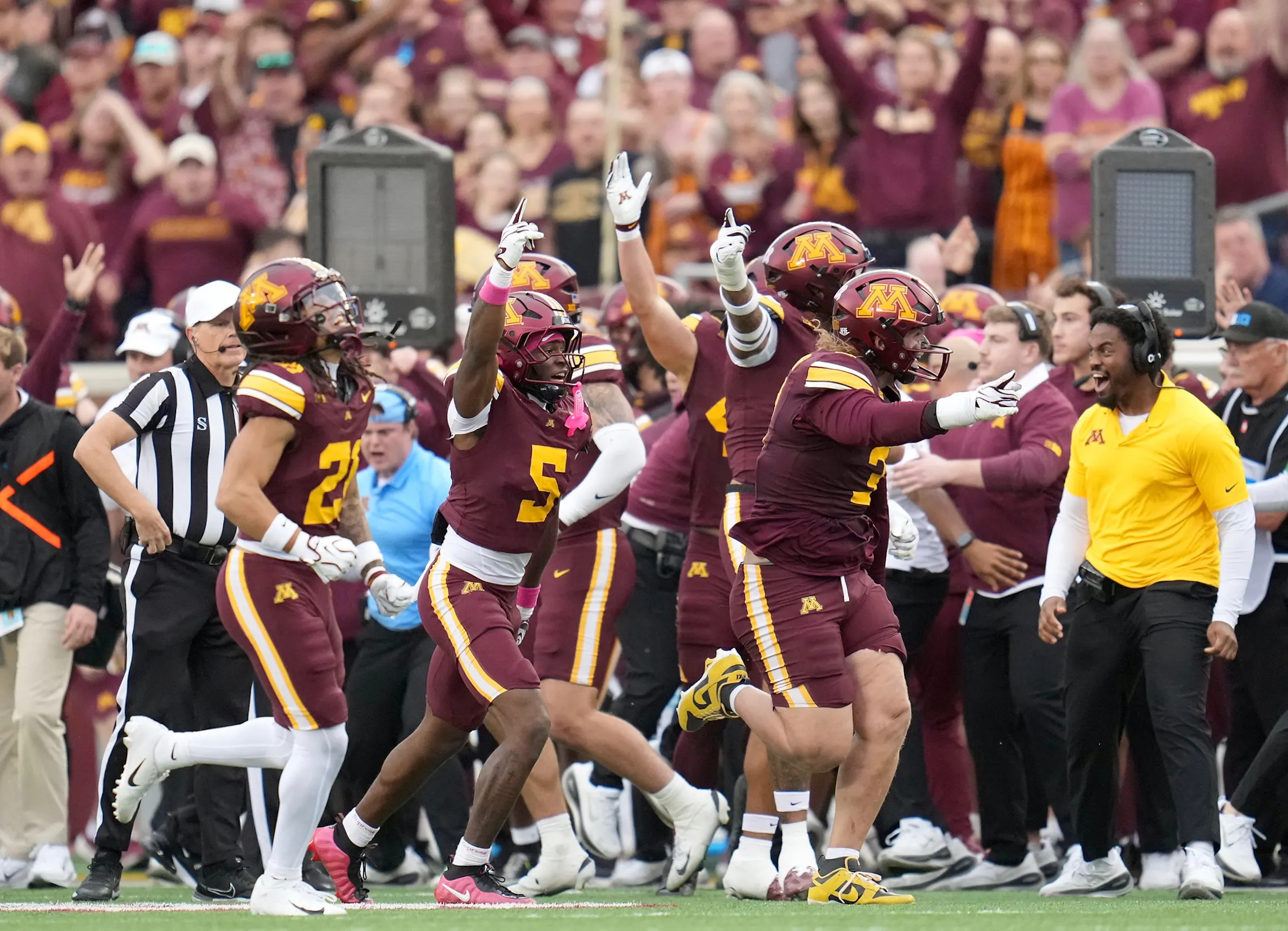 Minnesota Gophers vs Iowa football score today: Drake Lindsey stats