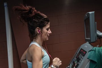 Lt. Aimee Linson running on a treadmill, pictured in a 2019 Star Tribune file photo.