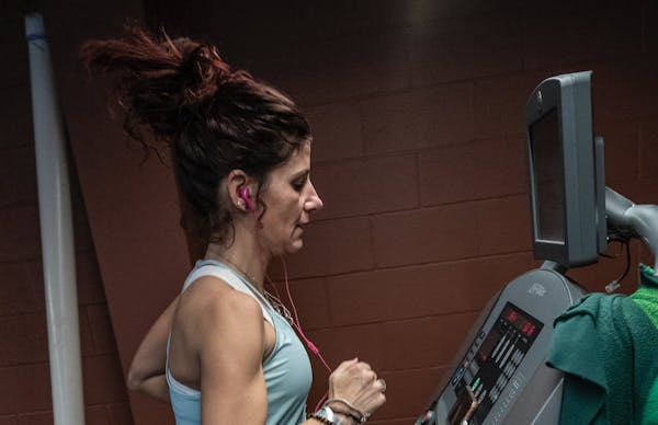 Lt. Aimee Linson running on a treadmill, pictured in a 2019 Star Tribune file photo.