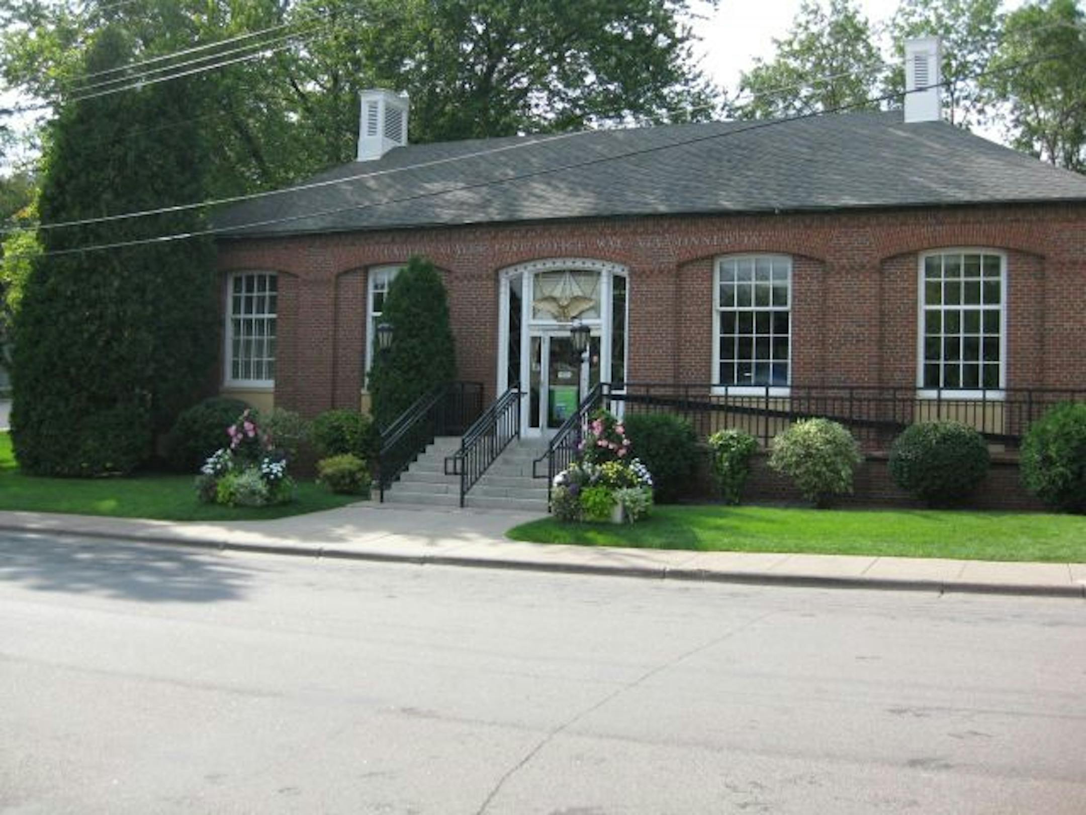 Wayzata's Post Office building today, with its bas-relief eagle over the door.