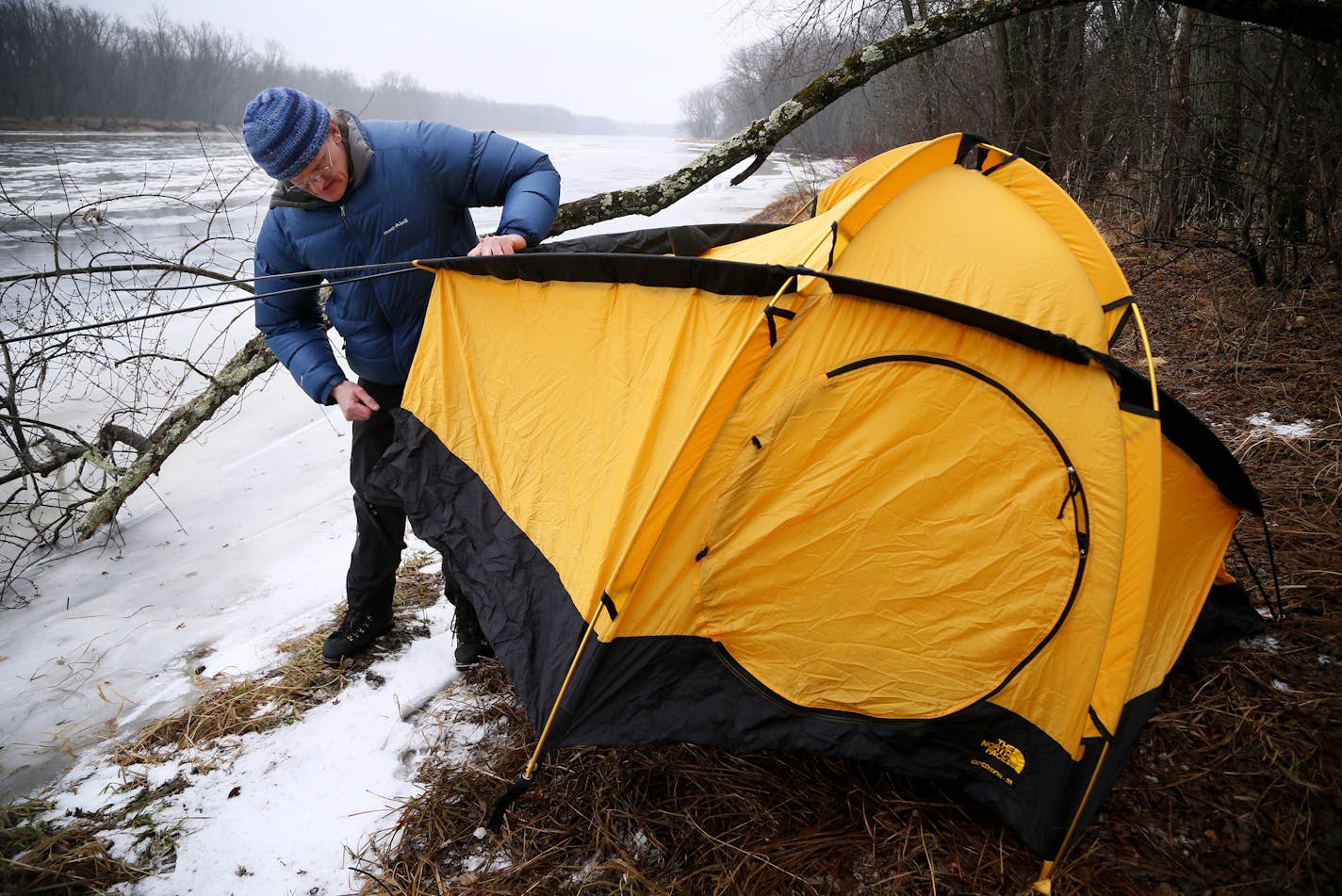 Bear Paulsen set up a tent to illustrate winter camping Monday December 22, 2014 in Wild River Sate Park , MN. ] Jerry Holt Jerry.holt@startribune.com