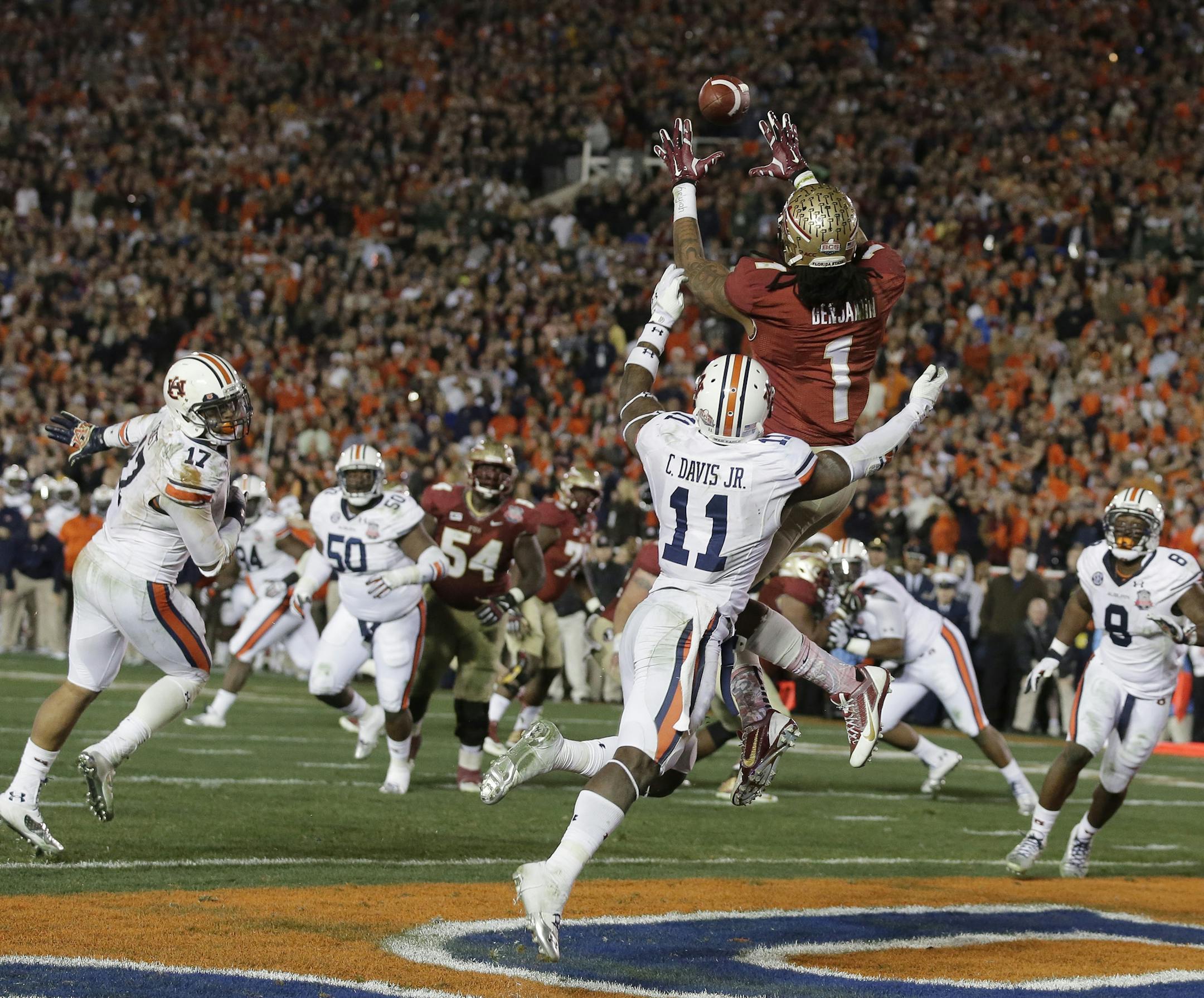 Florida State's Kelvin Benjamin catches the game-winning touchdown pass during the second half of the NCAA BCS National Championship college football game against Auburn Monday, Jan. 6, 2014, in Pasadena, Calif. (AP Photo/Chris Carlson)