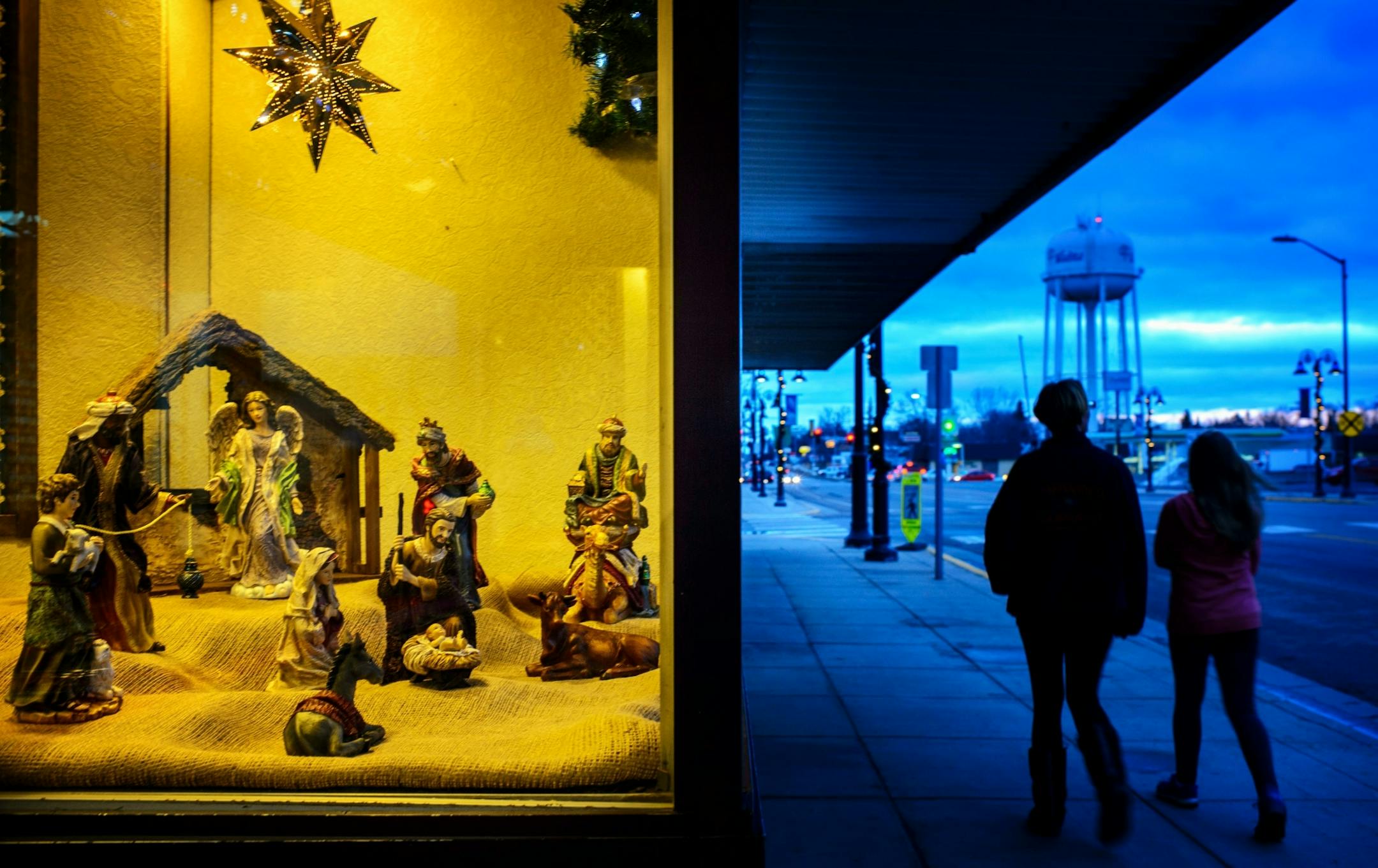 One of hundreds of nativity scenes that popped up in storefronts and yards in Wadena. This one in a jewelry store on Jefferson St.