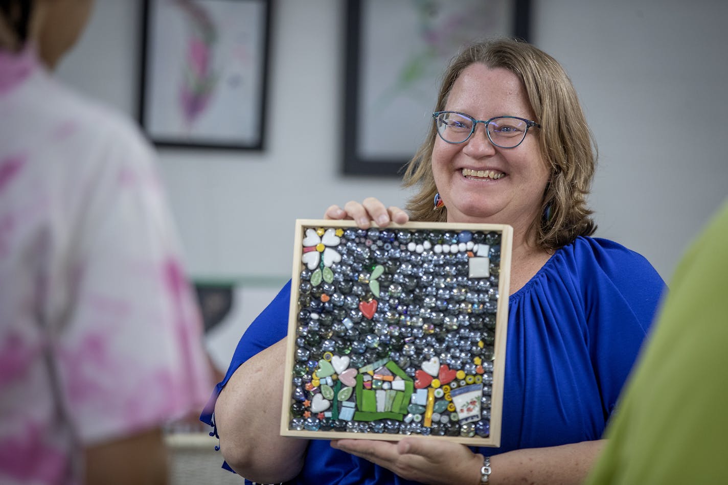 Martha Bird, an Avivo art participant since 2016, showed off a student's piece of finished art to her during a mosaic making art class at Avivo, Wednesday, September 25, 2019 in Minneapolis, MN. ] ELIZABETH FLORES &#x2022; liz.flores@startribune.com