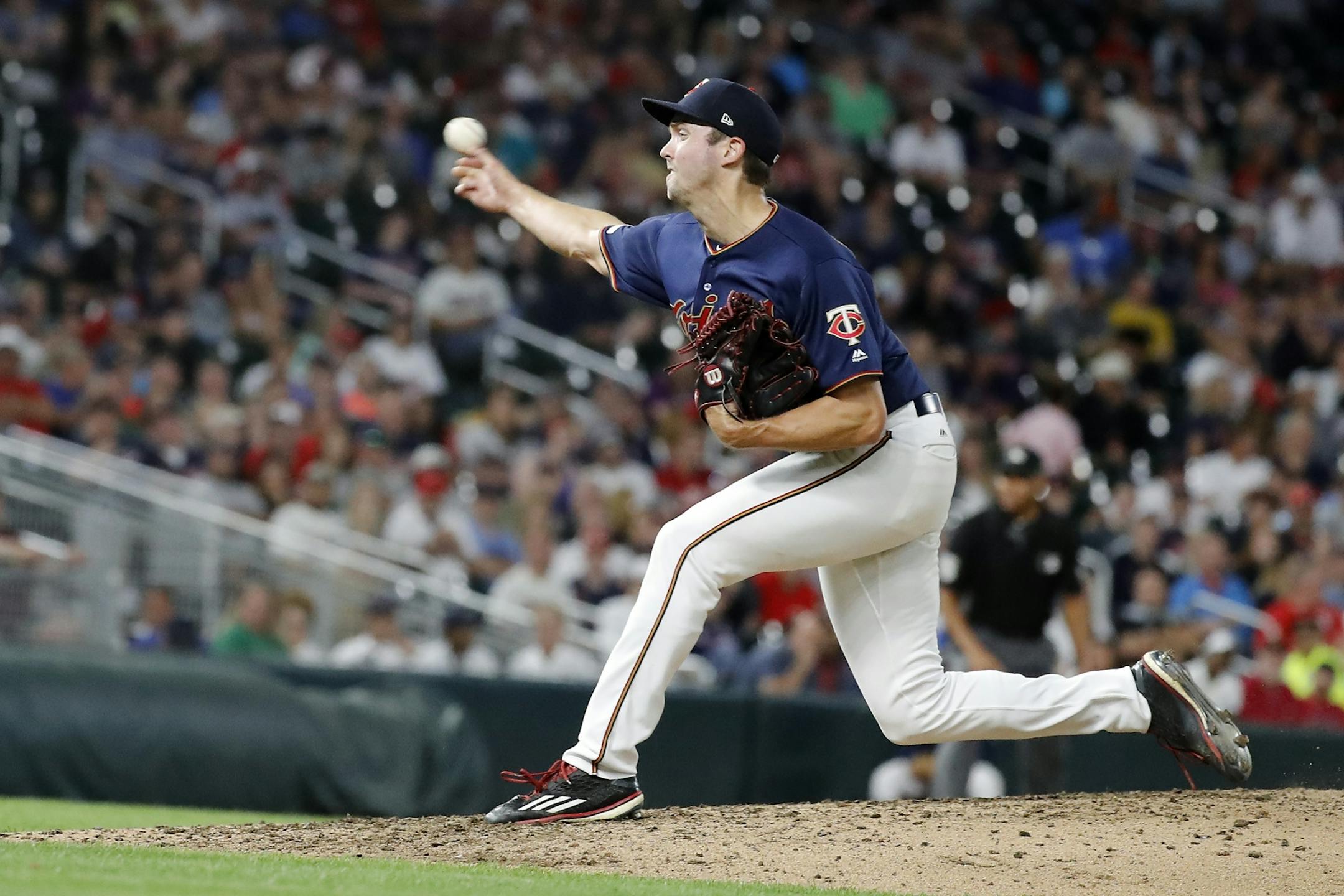Minnesota Twins relief pitcher Sean Poppen (71) pitches in the sixth inning.