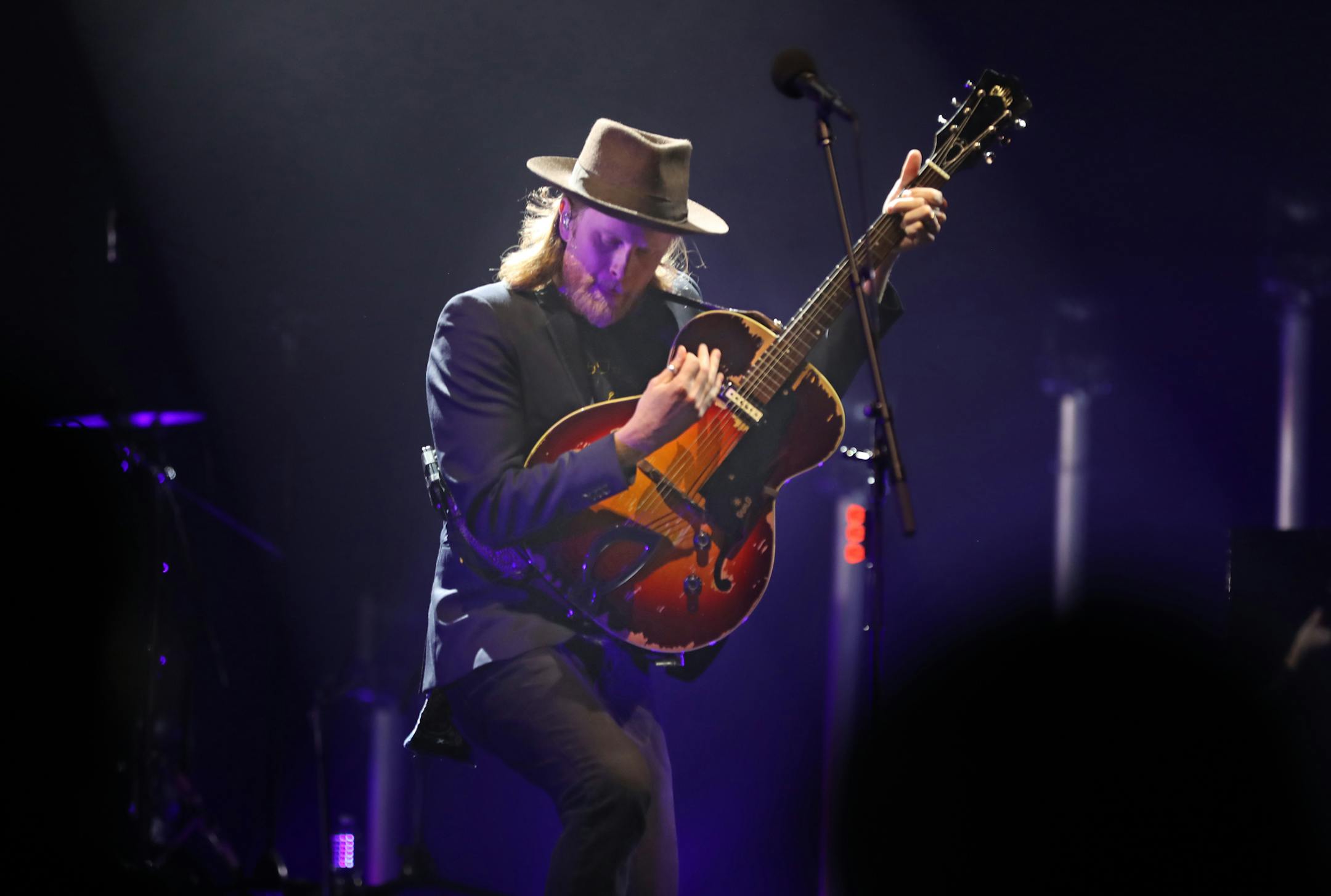 The Lumineers took the stage at Target Center in Minneapolis on 1/19/17.] Richard Tsong-Taatarii/rtsong-taatarii@startribune.com