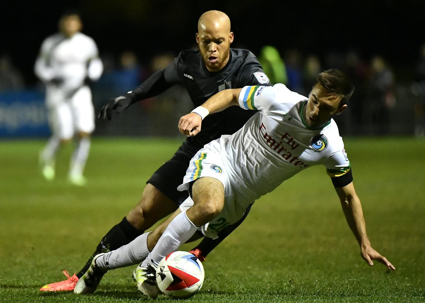 Minnesota United FC forward J.C. Banks (29) and New York Cosmos defender Jimmy Mulligan (28) battled for the ball in the first half. ] (AARON LAVINSKY/STAR TRIBUNE) aaron.lavinsky@startribune.com Minnesota United played the New York Cosmos on Saturday, Oct. 29, 2016 at the National Sports Center in Blaine, Minn.