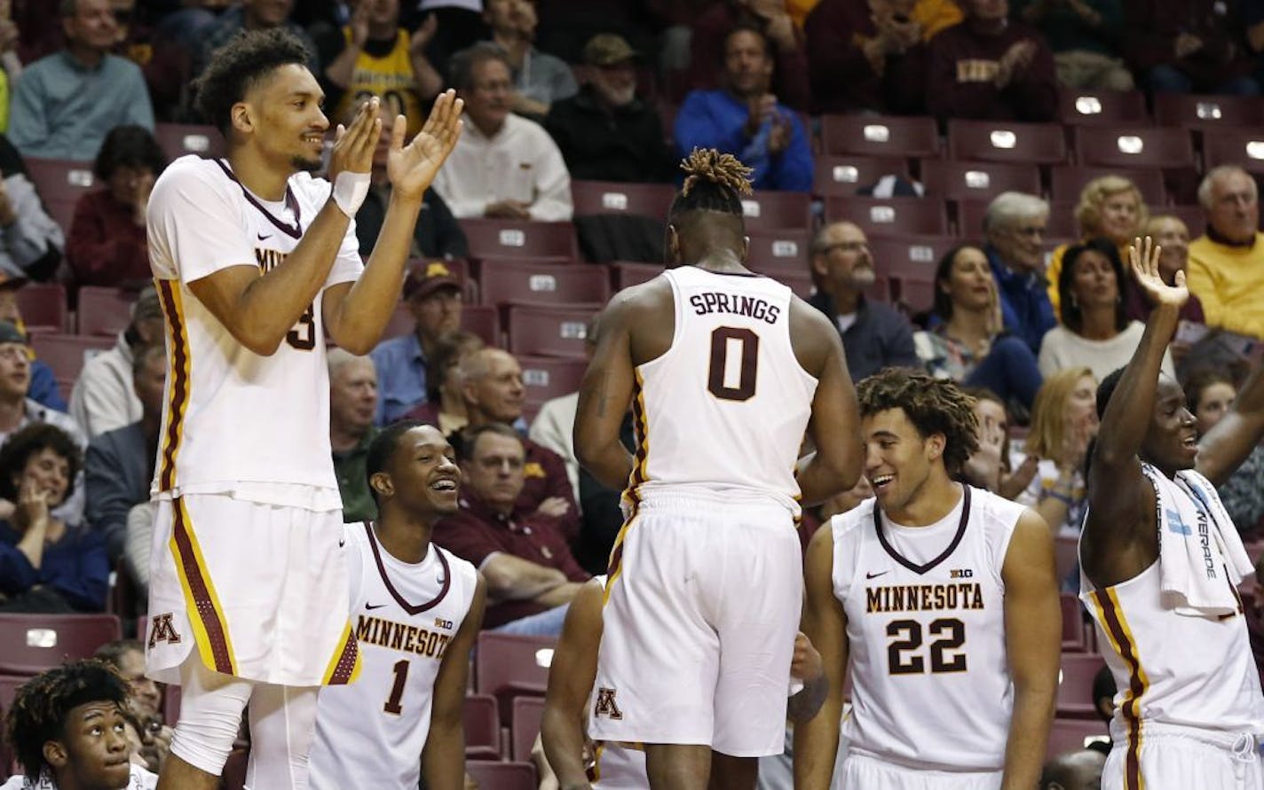 Minnesota's Jordan Murphy, left, applauded bench players as teammates celebrated the final moments of their team's 80-56 win over Mount St. Mary's in an NCAA college basketball game Wednesday, Nov. 16, 2016, in Minneapolis. Murphy led Minnesota with 18 points.