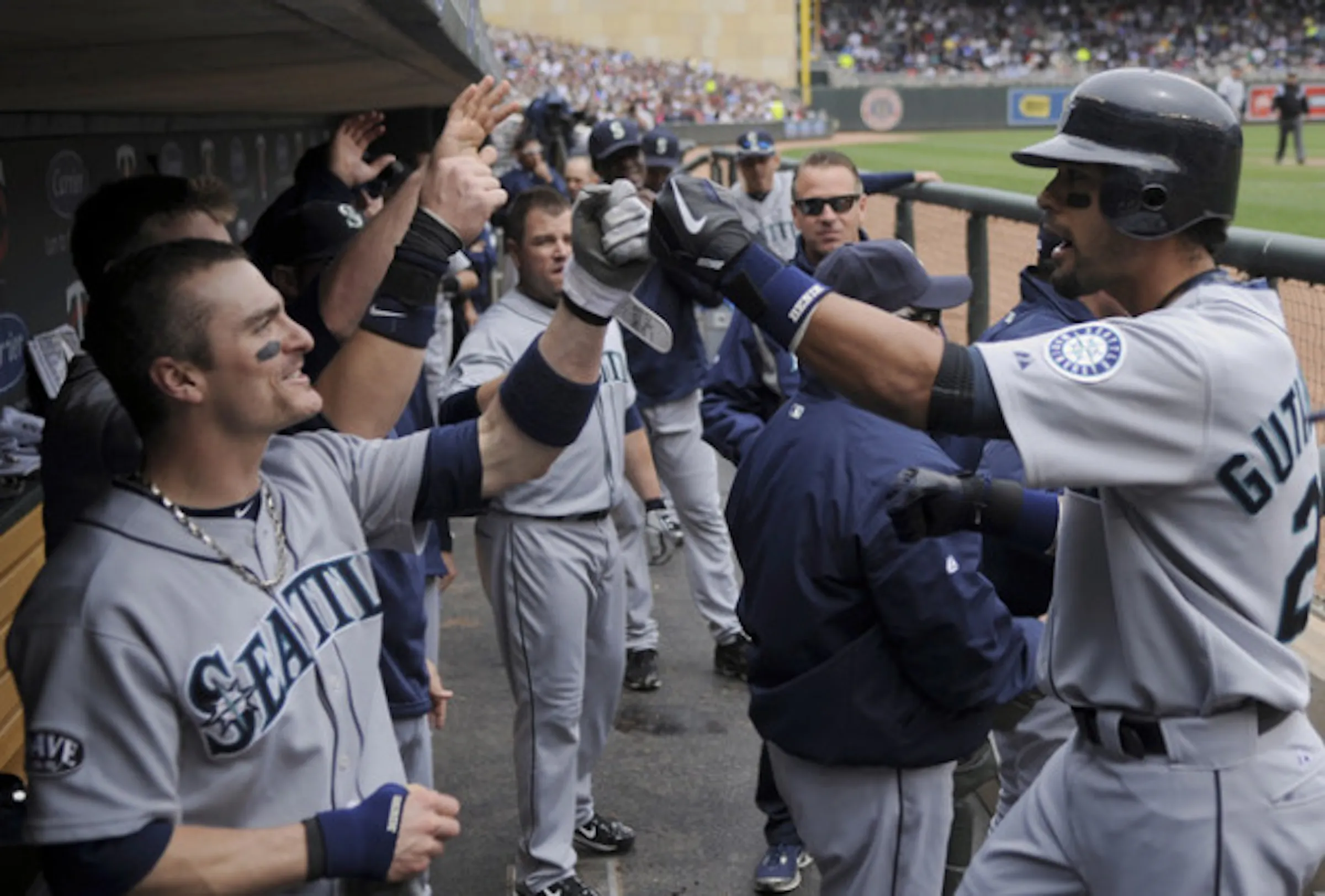 Target Field fans growing impatient with struggling Twins