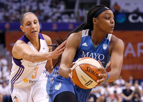 Minnesota Lynx's Monica Wright, right, drives past Phoenix Mercury's Diana Taurasi (3) during the first half in Game 1 of the WNBA Western Conference 